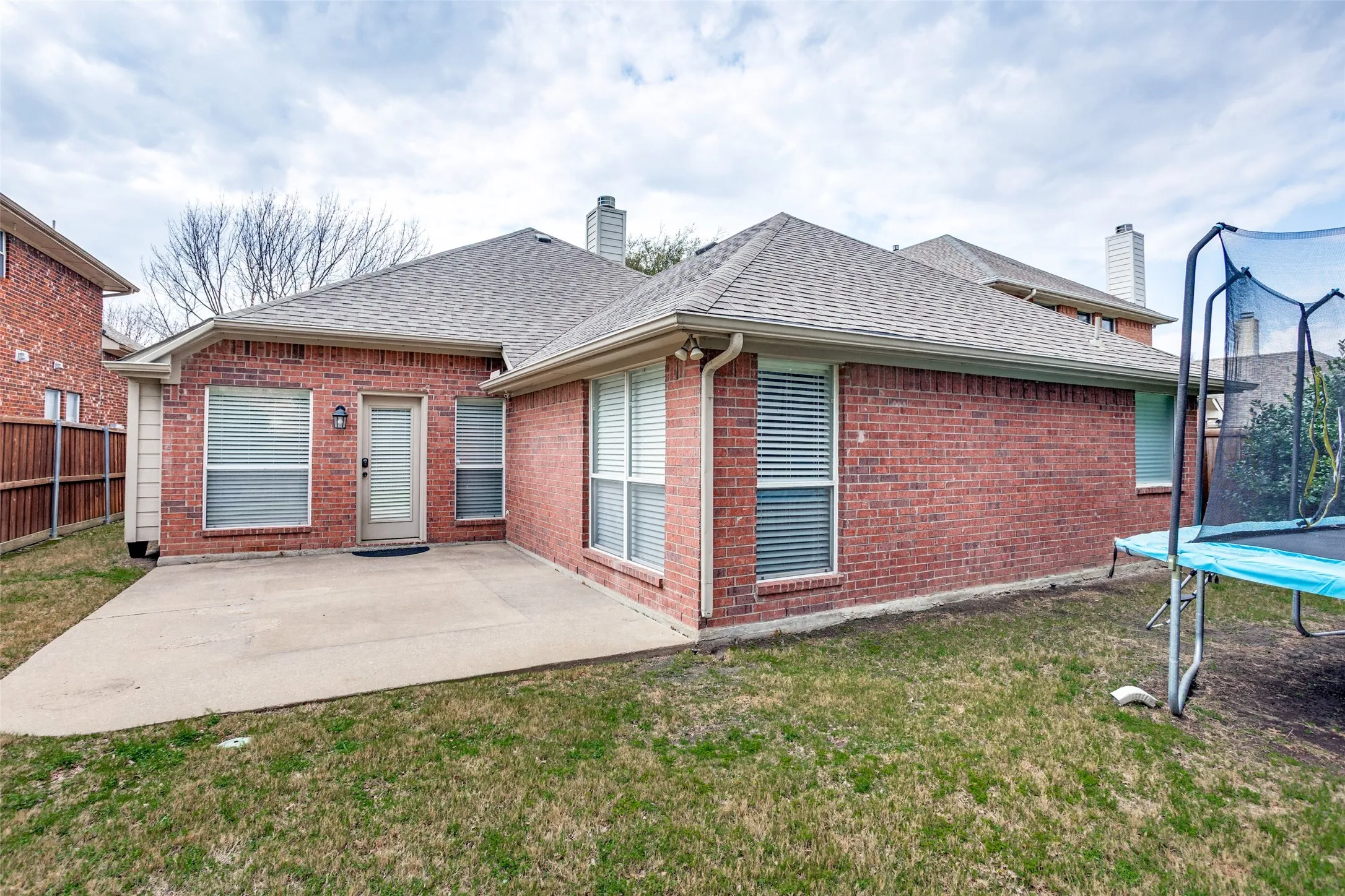 Single Family Residence For Sale in Denton County , 9362 Homestead Lane, Frisco, Texas 75033, 3 Bedroom, 2 Bathroom, 2 Garage spaces, 2,076 Sqft, built in 1998, Preowned, Price $420,000, mls#21196633, Real Estate Agent in Frisco, Homes For Sale in Denton county, Homes For Sale in Frisco, Realtor in Frisco Texas, Real Estate Brokerage Independent Realty Texas, Luminita Cordes Realtor