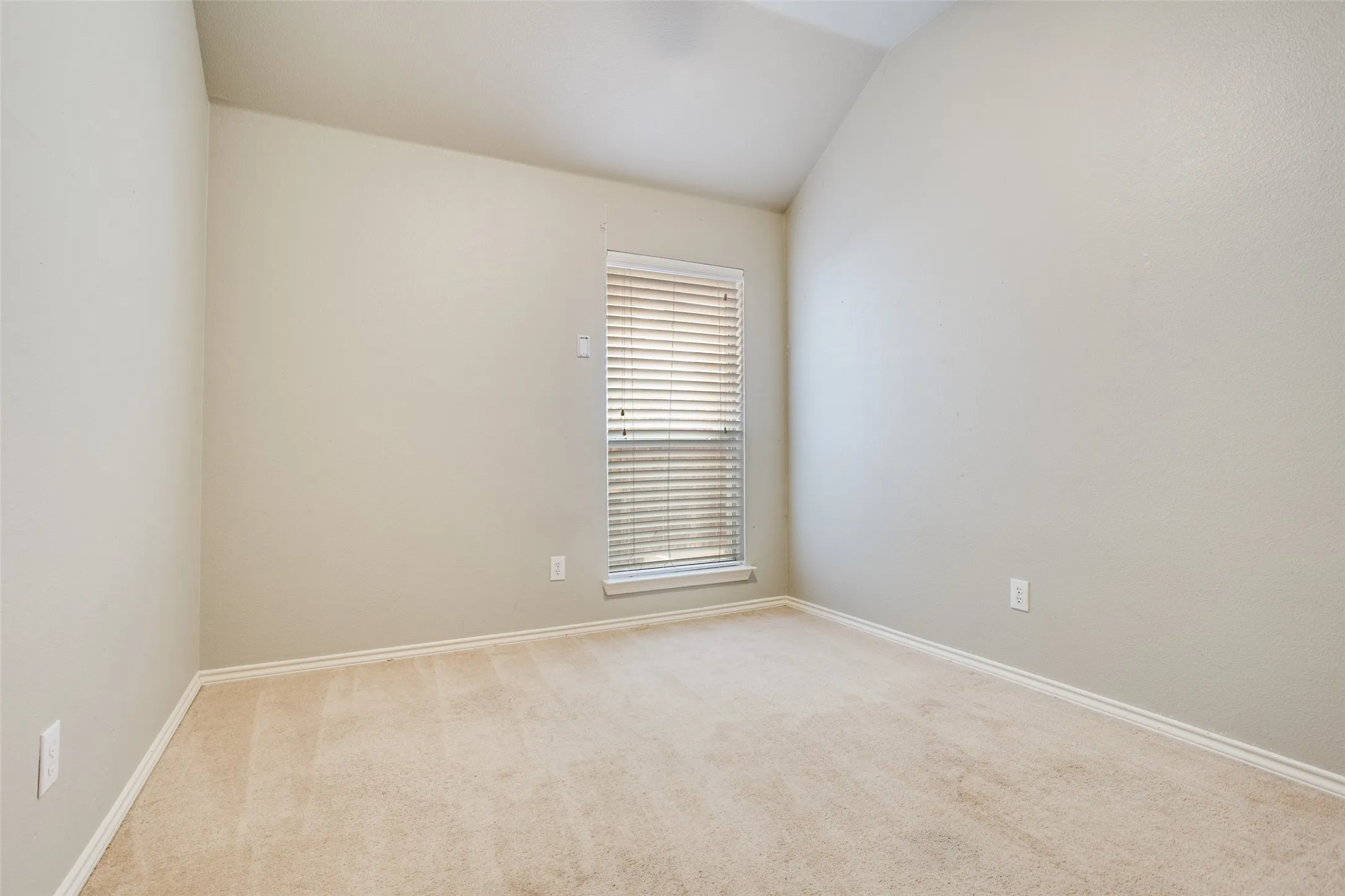 Single Family Residence For Sale in Denton County , 9362 Homestead Lane, Frisco, Texas 75033, 3 Bedroom, 2 Bathroom, 2 Garage spaces, 2,076 Sqft, built in 1998, Preowned, Price $420,000, mls#21196633, Real Estate Agent in Frisco, Homes For Sale in Denton county, Homes For Sale in Frisco, Realtor in Frisco Texas, Real Estate Brokerage Independent Realty Texas, Luminita Cordes Realtor