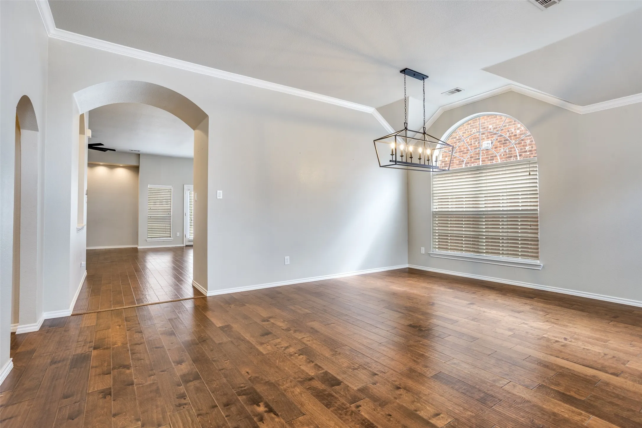 Single Family Residence For Sale in Denton County , 9362 Homestead Lane, Frisco, Texas 75033, 3 Bedroom, 2 Bathroom, 2 Garage spaces, 2,076 Sqft, built in 1998, Preowned, Price $420,000, mls#21196633, Real Estate Agent in Frisco, Homes For Sale in Denton county, Homes For Sale in Frisco, Realtor in Frisco Texas, Real Estate Brokerage Independent Realty Texas, Luminita Cordes Realtor