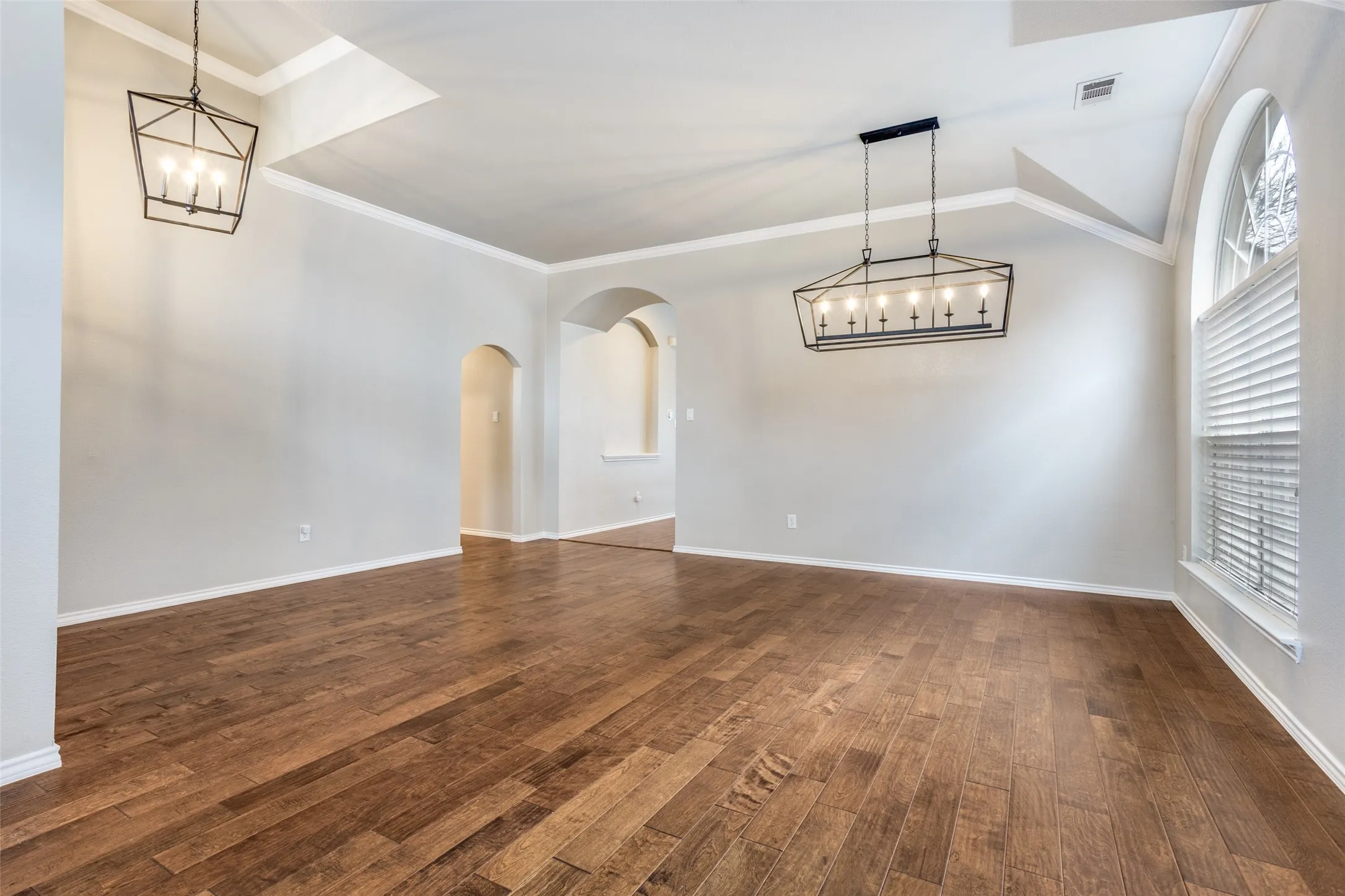 Single Family Residence For Sale in Denton County , 9362 Homestead Lane, Frisco, Texas 75033, 3 Bedroom, 2 Bathroom, 2 Garage spaces, 2,076 Sqft, built in 1998, Preowned, Price $420,000, mls#21196633, Real Estate Agent in Frisco, Homes For Sale in Denton county, Homes For Sale in Frisco, Realtor in Frisco Texas, Real Estate Brokerage Independent Realty Texas, Luminita Cordes Realtor