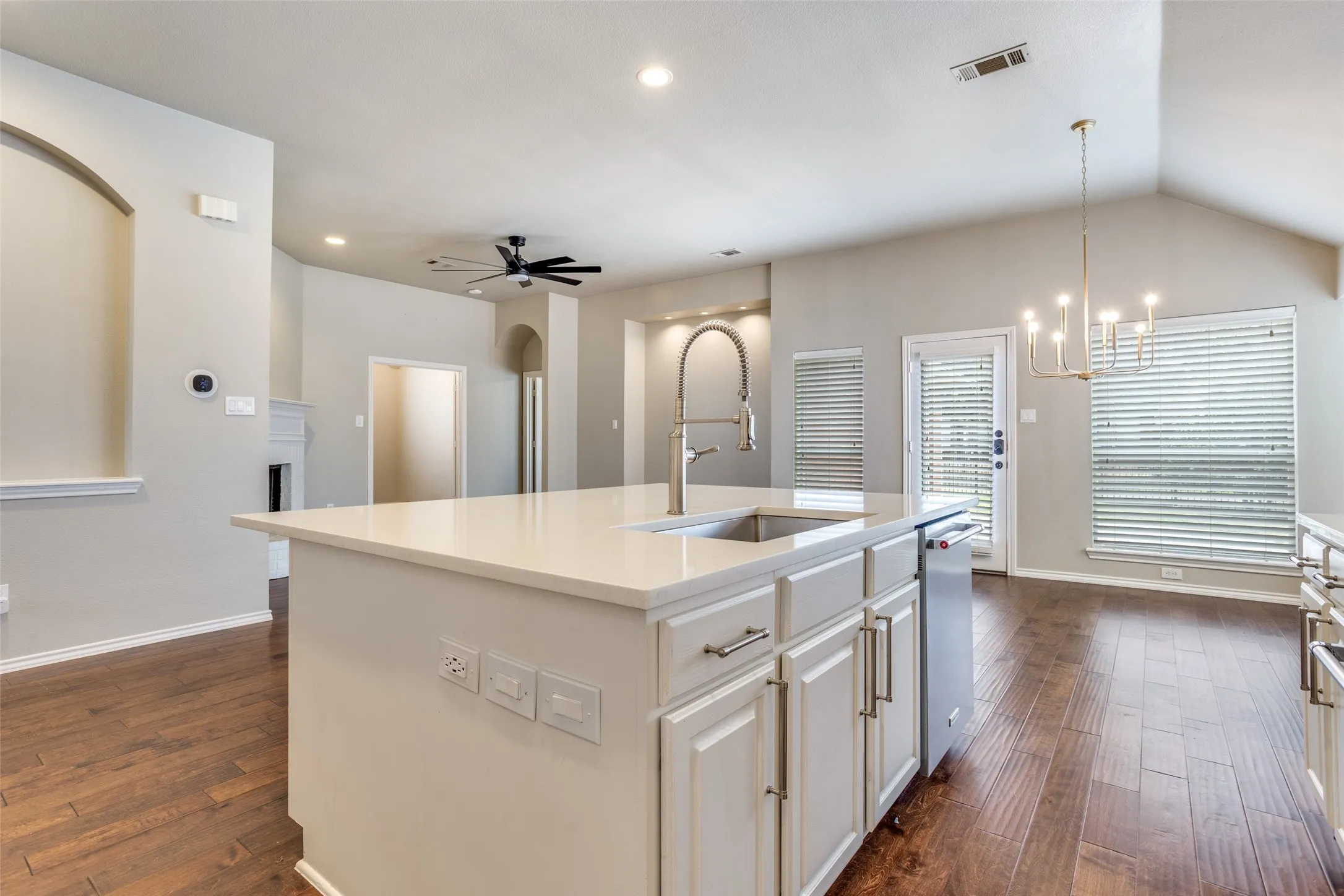 Single Family Residence For Sale in Denton County , 9362 Homestead Lane, Frisco, Texas 75033, 3 Bedroom, 2 Bathroom, 2 Garage spaces, 2,076 Sqft, built in 1998, Preowned, Price $420,000, mls#21196633, Real Estate Agent in Frisco, Homes For Sale in Denton county, Homes For Sale in Frisco, Realtor in Frisco Texas, Real Estate Brokerage Independent Realty Texas, Luminita Cordes Realtor