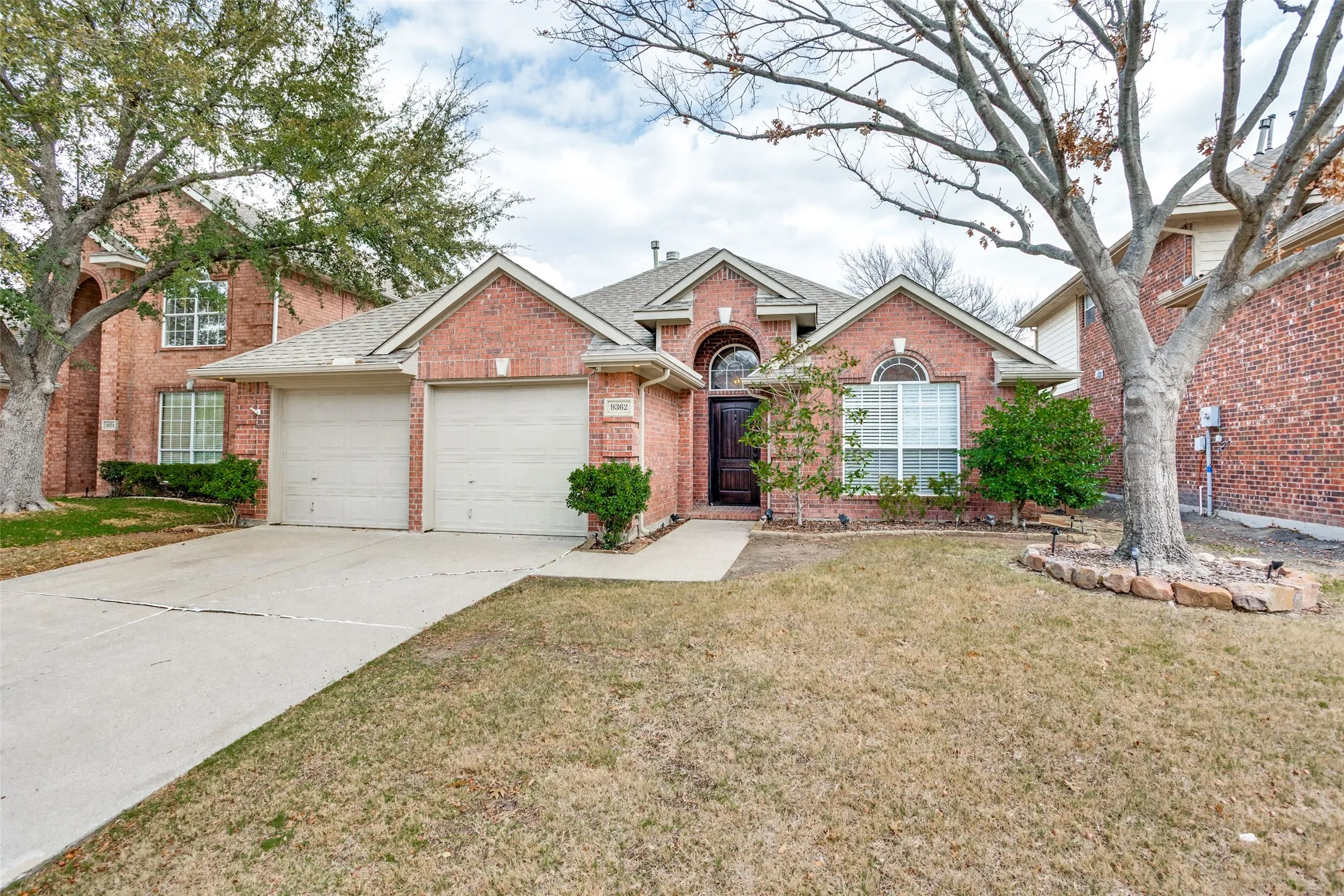 Single Family Residence For Sale in Denton County , 9362 Homestead Lane, Frisco, Texas 75033, 3 Bedroom, 2 Bathroom, 2 Garage spaces, 2,076 Sqft, built in 1998, Preowned, Price $420,000, mls#21196633, Real Estate Agent in Frisco, Homes For Sale in Denton county, Homes For Sale in Frisco, Realtor in Frisco Texas, Real Estate Brokerage Independent Realty Texas, Luminita Cordes Realtor