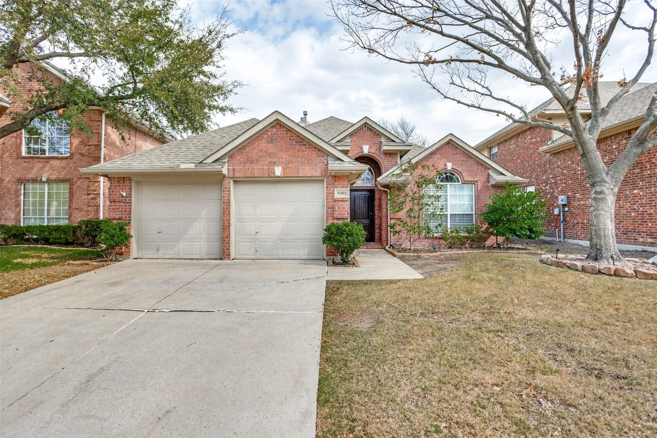 Single Family Residence For Sale in Denton County , 9362 Homestead Lane, Frisco, Texas 75033, 3 Bedroom, 2 Bathroom, 2 Garage spaces, 2,076 Sqft, built in 1998, Preowned, Price $420,000, mls#21196633, Real Estate Agent in Frisco, Homes For Sale in Denton county, Homes For Sale in Frisco, Realtor in Frisco Texas, Real Estate Brokerage Independent Realty Texas, Luminita Cordes Realtor