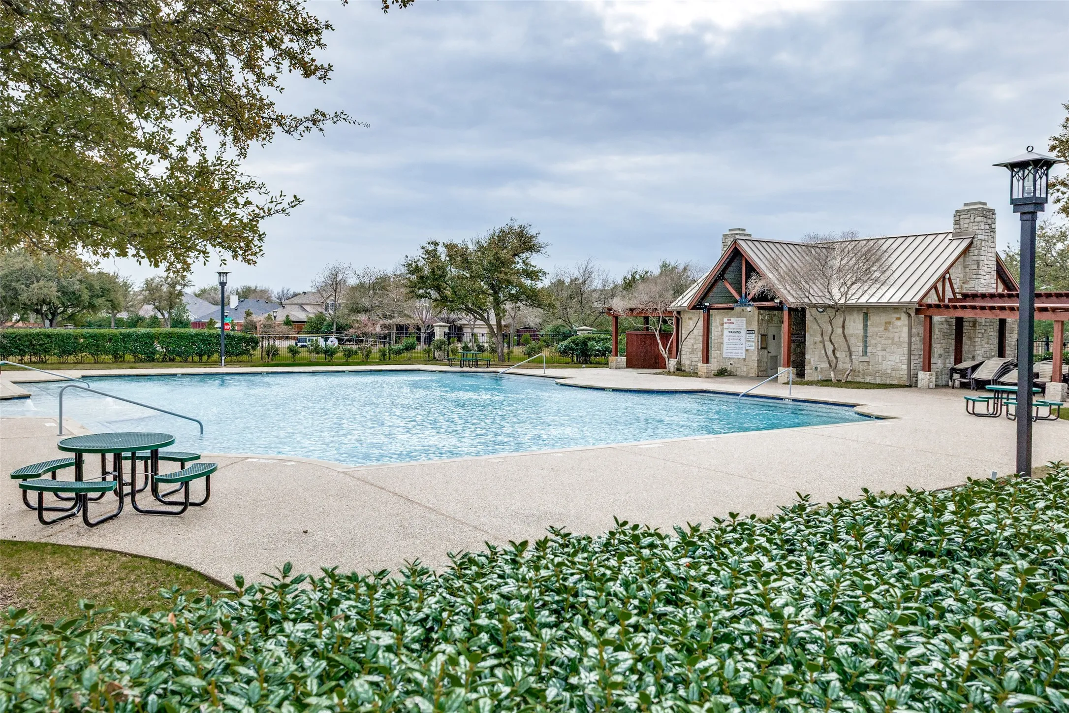 Single Family Residence For Sale in Denton County , 9362 Homestead Lane, Frisco, Texas 75033, 3 Bedroom, 2 Bathroom, 2 Garage spaces, 2,076 Sqft, built in 1998, Preowned, Price $420,000, mls#21196633, Real Estate Agent in Frisco, Homes For Sale in Denton county, Homes For Sale in Frisco, Realtor in Frisco Texas, Real Estate Brokerage Independent Realty Texas, Luminita Cordes Realtor