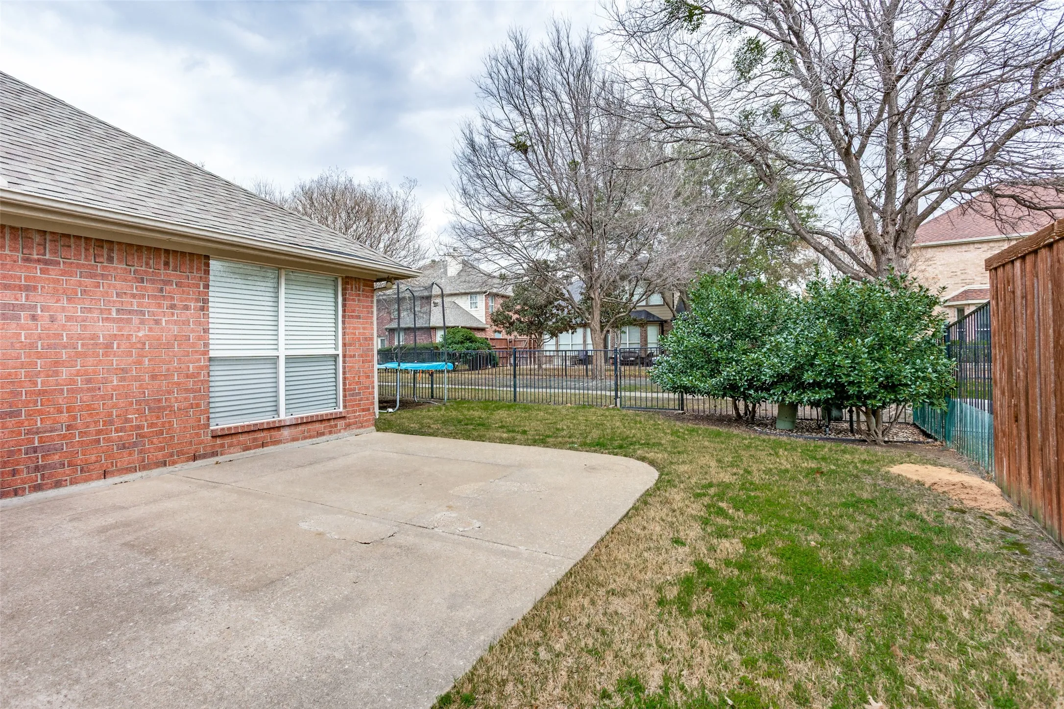 Single Family Residence For Sale in Denton County , 9362 Homestead Lane, Frisco, Texas 75033, 3 Bedroom, 2 Bathroom, 2 Garage spaces, 2,076 Sqft, built in 1998, Preowned, Price $420,000, mls#21196633, Real Estate Agent in Frisco, Homes For Sale in Denton county, Homes For Sale in Frisco, Realtor in Frisco Texas, Real Estate Brokerage Independent Realty Texas, Luminita Cordes Realtor