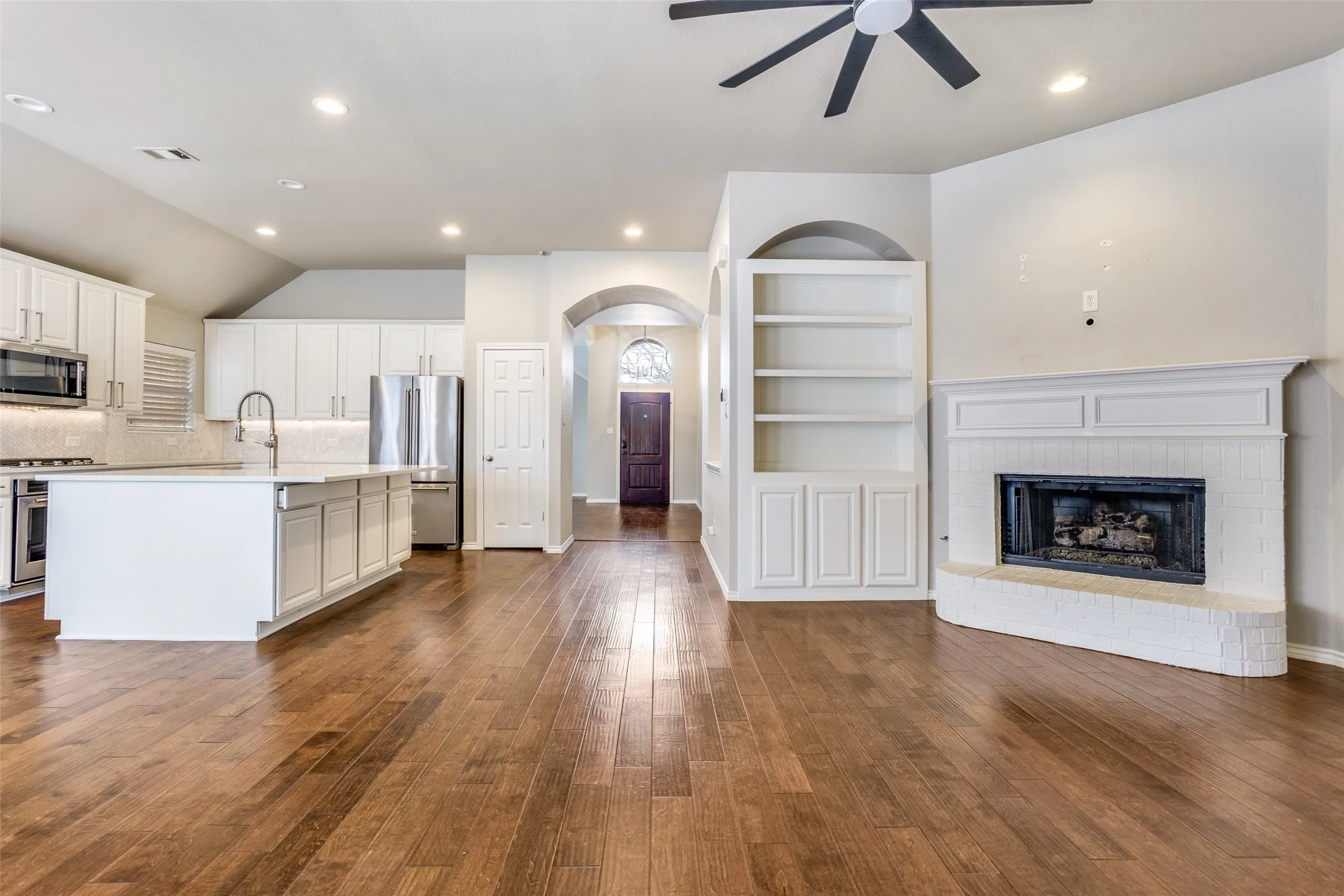 Single Family Residence For Sale in Denton County , 9362 Homestead Lane, Frisco, Texas 75033, 3 Bedroom, 2 Bathroom, 2 Garage spaces, 2,076 Sqft, built in 1998, Preowned, Price $420,000, mls#21196633, Real Estate Agent in Frisco, Homes For Sale in Denton county, Homes For Sale in Frisco, Realtor in Frisco Texas, Real Estate Brokerage Independent Realty Texas, Luminita Cordes Realtor