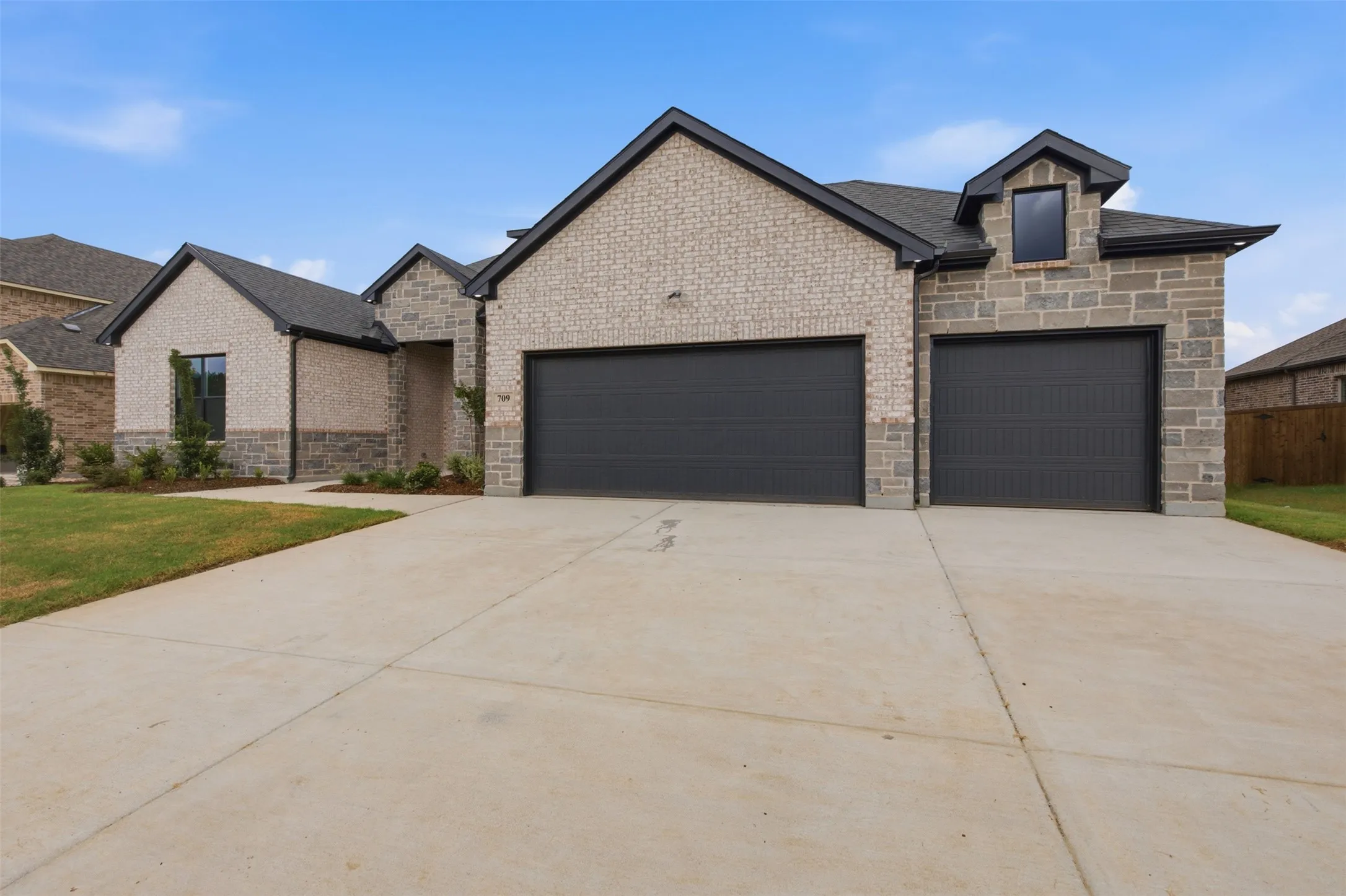 Single Family Residence For Sale in Grayson County , 709 Allison Drive, Van Alstyne, Texas 75495, 5 Bedroom, 3 Bathroom, 3 Garage spaces, 2,718 Sqft, built in 2026, New Construction - Incomplete, mls#21200536, Real Estate Agent in Van Alstyne, Homes For Sale in Grayson county, Homes For Sale in Van Alstyne, Realtor in Van Alstyne Texas, Real Estate Brokerage Independent Realty Texas, Luminita Cordes Realtor