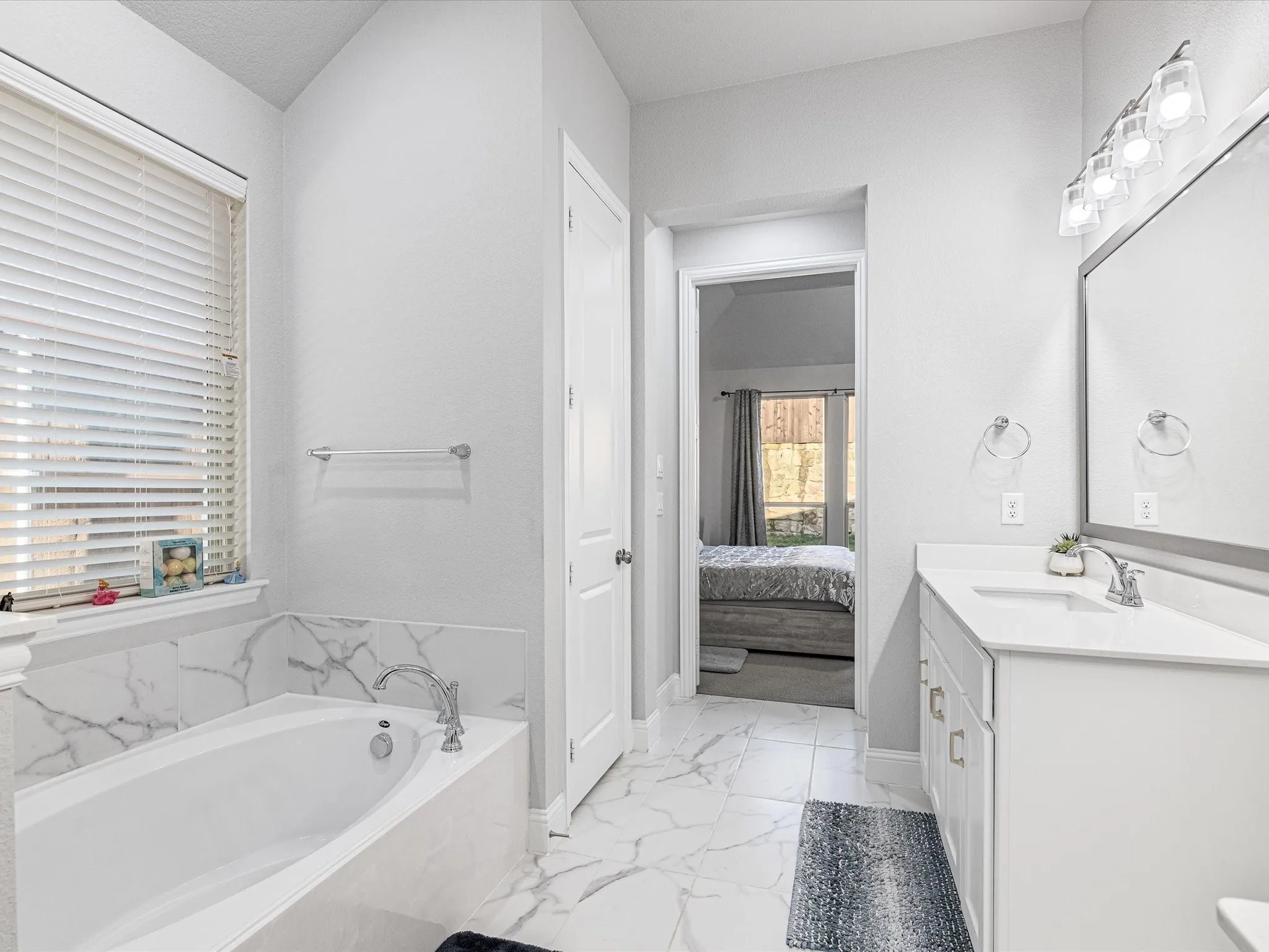 Single Family Residence For Sale in Johnson County , 1606 Evening Primrose Drive, Mansfield, Texas 76063, 4 Bedroom, 5 Bathroom, 3 Garage spaces, 3,228 Sqft, built in 2022, mls#21202599, Real Estate Agent in Mansfield, Homes For Sale in Johnson county, Homes For Sale in Mansfield, Realtor in Mansfield Texas, Real Estate Brokerage Independent Realty Texas, Luminita Cordes Realtor