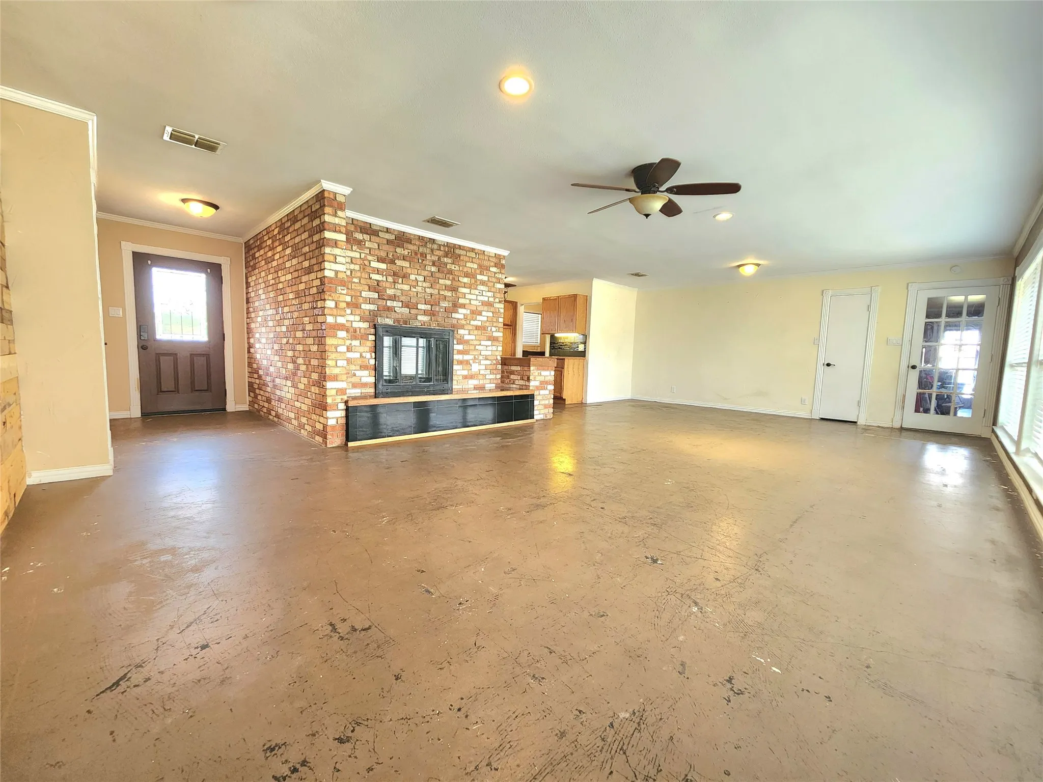 Single Family Residence For Sale in Parker County , 204 Ranch House Road, Willow Park, Texas 76087, 3 Bedroom, 2 Bathroom, 4 Garage spaces, 1,728 Sqft, built in 1959, mls#21202686, Real Estate Agent in Willow Park, Homes For Sale in Parker county, Homes For Sale in Willow Park, Realtor in Willow Park Texas, Real Estate Brokerage Independent Realty Texas, Luminita Cordes Realtor