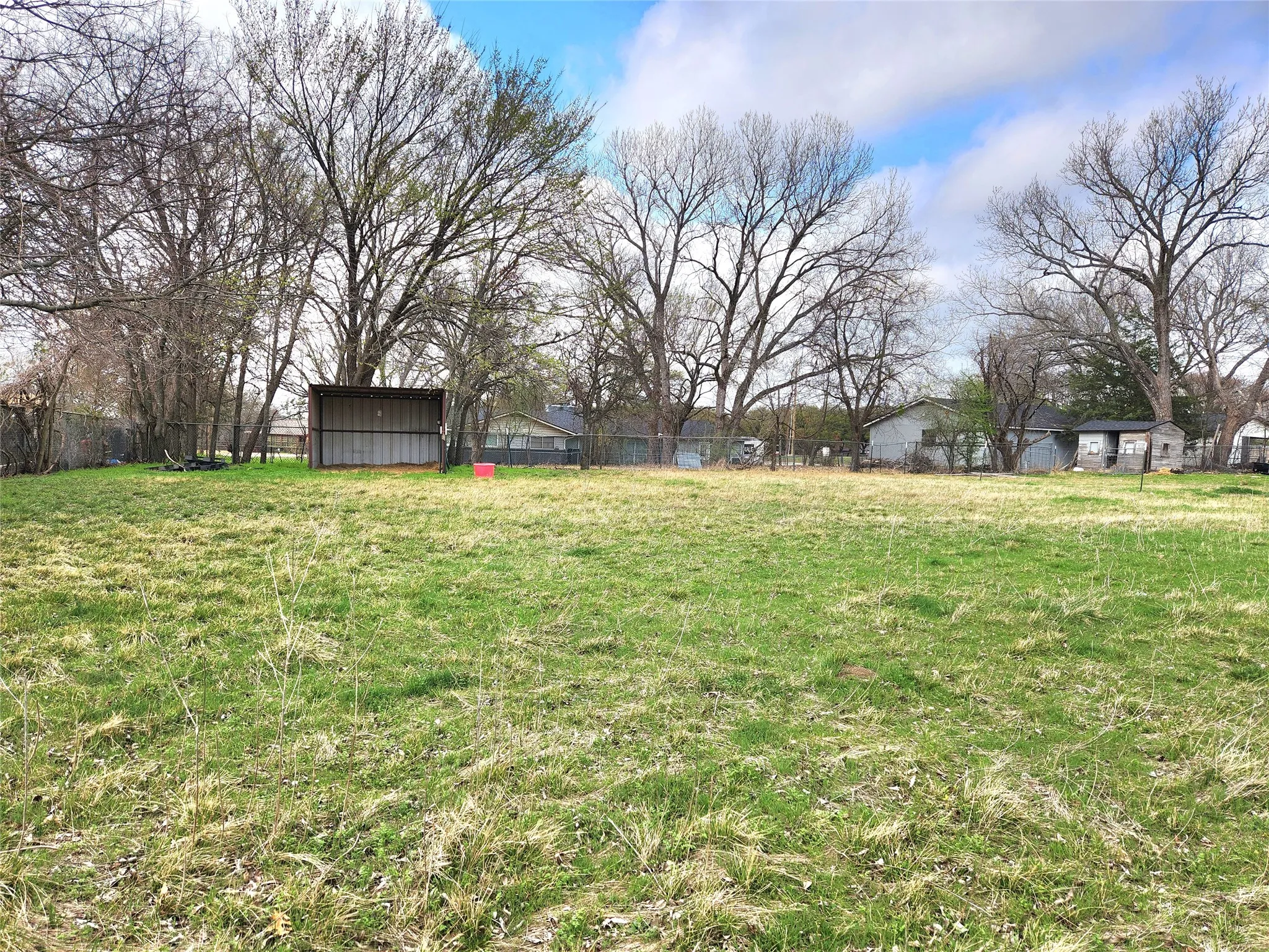 Single Family Residence For Sale in Parker County , 204 Ranch House Road, Willow Park, Texas 76087, 3 Bedroom, 2 Bathroom, 4 Garage spaces, 1,728 Sqft, built in 1959, mls#21202686, Real Estate Agent in Willow Park, Homes For Sale in Parker county, Homes For Sale in Willow Park, Realtor in Willow Park Texas, Real Estate Brokerage Independent Realty Texas, Luminita Cordes Realtor