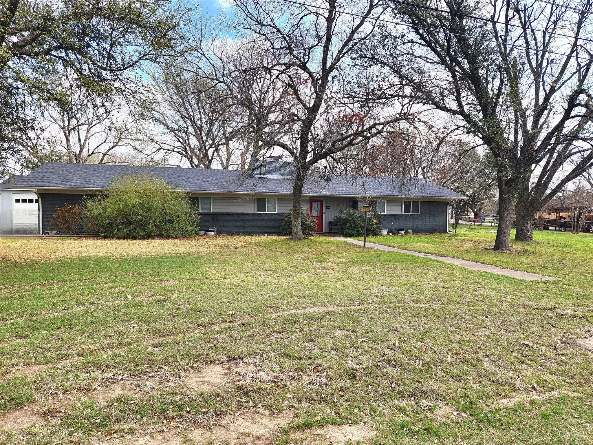 Single Family Residence For Sale in Parker County , 204 Ranch House Road, Willow Park, Texas 76087, 3 Bedroom, 2 Bathroom, 4 Garage spaces, 1,728 Sqft, built in 1959, mls#21202686, Real Estate Agent in Willow Park, Homes For Sale in Parker county, Homes For Sale in Willow Park, Realtor in Willow Park Texas, Real Estate Brokerage Independent Realty Texas, Luminita Cordes Realtor