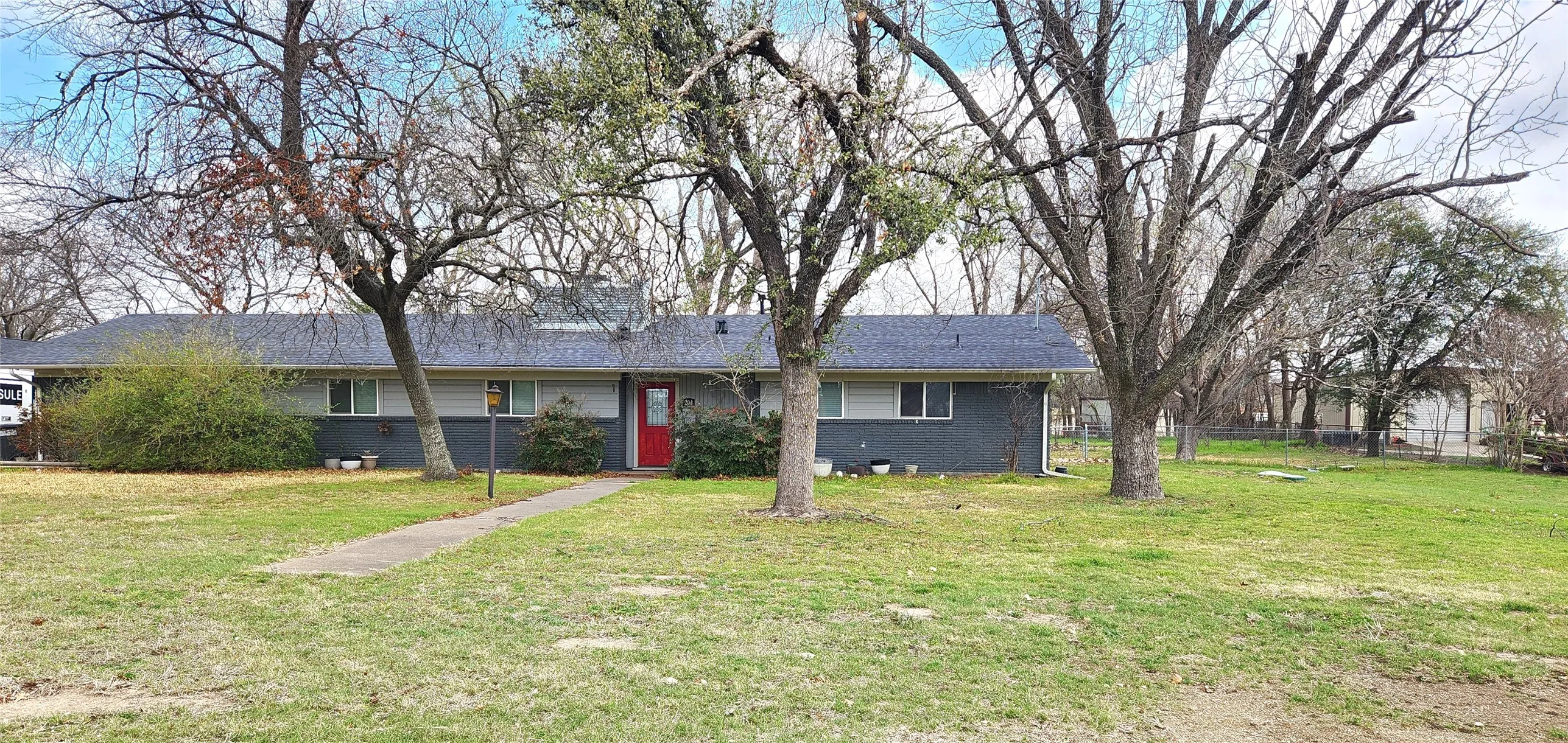 Single Family Residence For Sale in Parker County , 204 Ranch House Road, Willow Park, Texas 76087, 3 Bedroom, 2 Bathroom, 4 Garage spaces, 1,728 Sqft, built in 1959, mls#21202686, Real Estate Agent in Willow Park, Homes For Sale in Parker county, Homes For Sale in Willow Park, Realtor in Willow Park Texas, Real Estate Brokerage Independent Realty Texas, Luminita Cordes Realtor