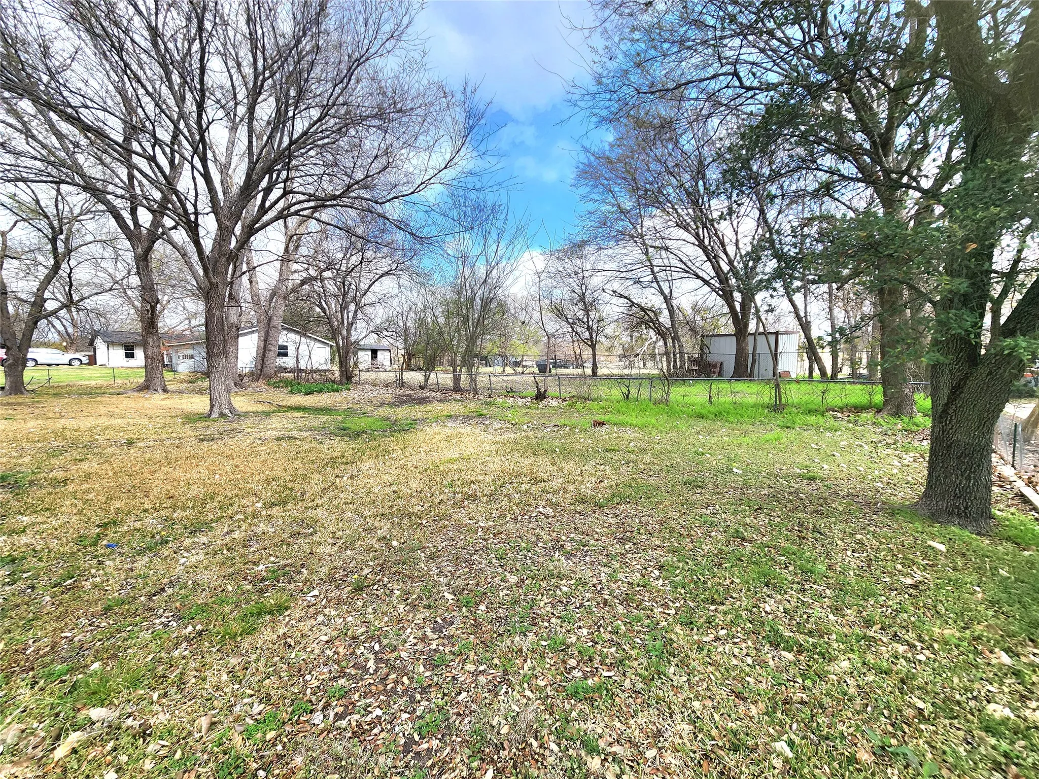 Single Family Residence For Sale in Parker County , 204 Ranch House Road, Willow Park, Texas 76087, 3 Bedroom, 2 Bathroom, 4 Garage spaces, 1,728 Sqft, built in 1959, mls#21202686, Real Estate Agent in Willow Park, Homes For Sale in Parker county, Homes For Sale in Willow Park, Realtor in Willow Park Texas, Real Estate Brokerage Independent Realty Texas, Luminita Cordes Realtor