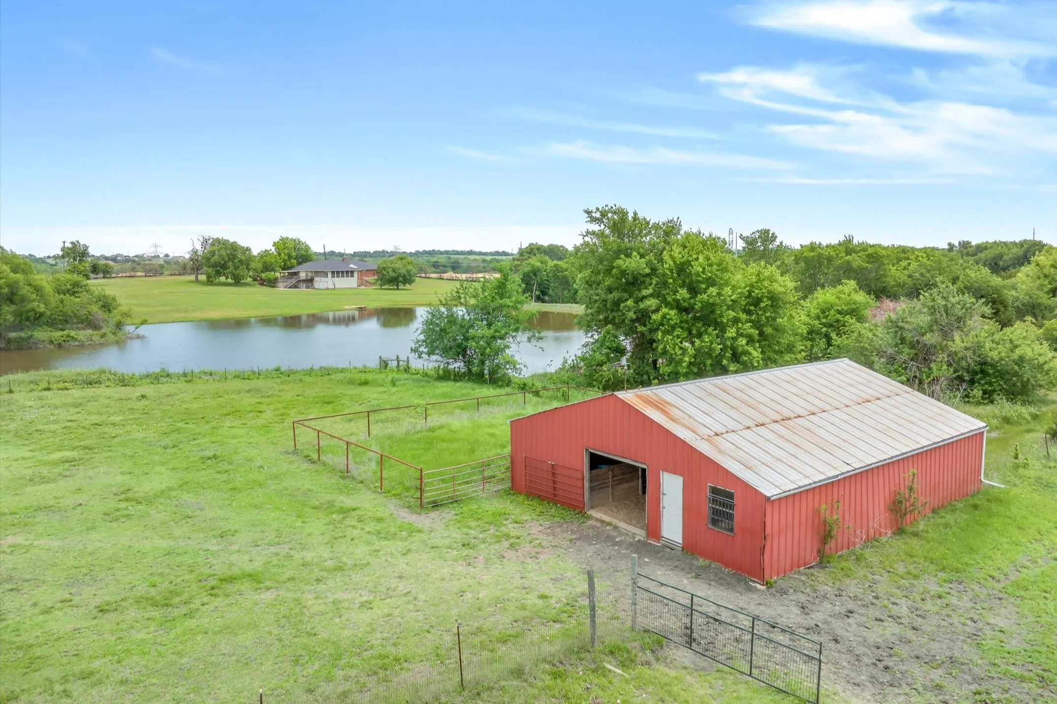 Single Family Residence For Sale in Rockwall County , 707 Cullins Road, Rockwall, Texas 75032, 4 Bedrooms, 3 Bathrooms, 2 Garage spaces, 3,583 Sqft, built in 1990, Preowned, Price $1,550,000, mls#21199208, Real Estate Agent in Rockwall, Homes For Sale in Rockwall county, Homes For Sale in Rockwall, Realtor in Rockwall Texas, Real Estate Brokerage Independent Realty Texas, Luminita Cordes Realtor
