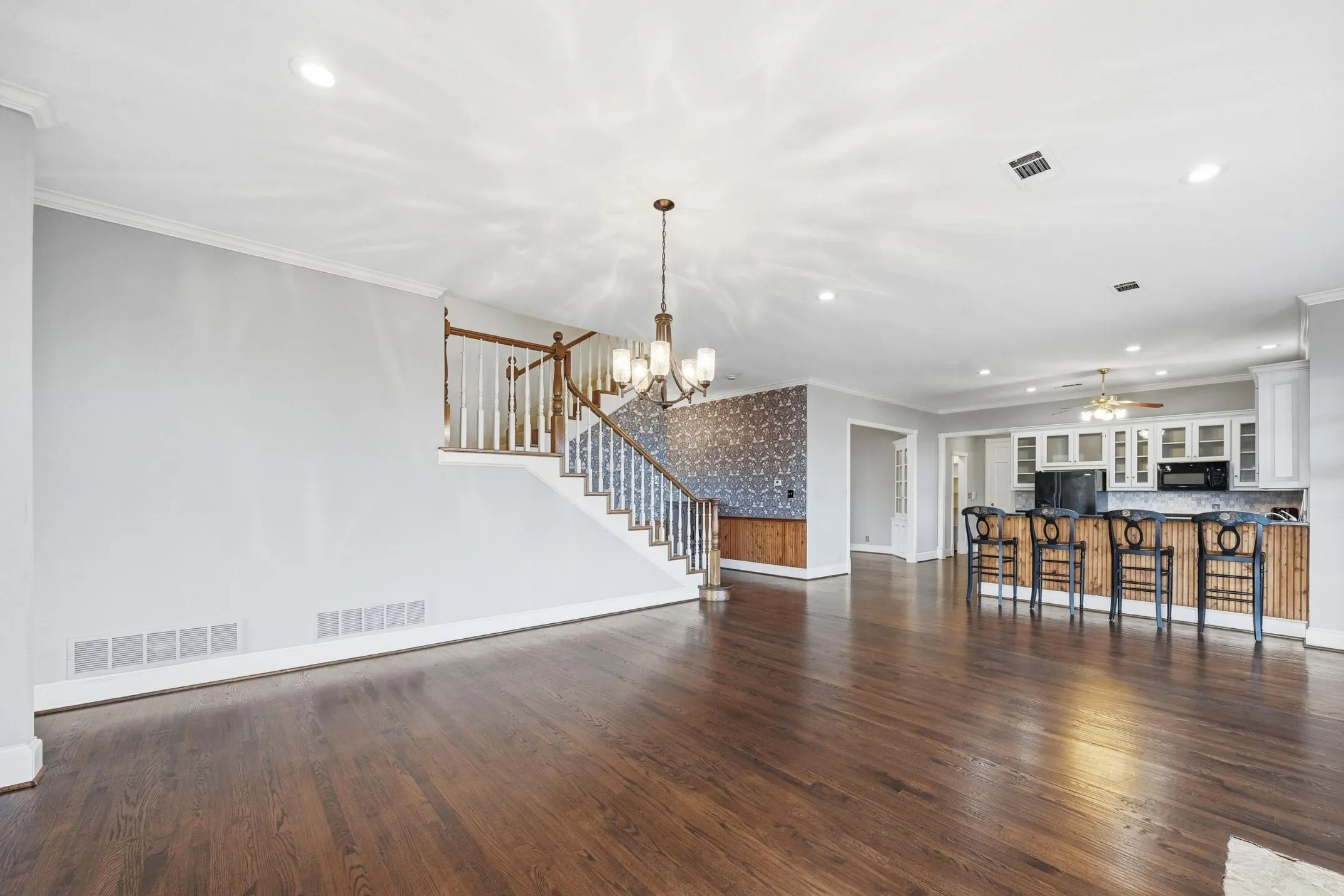 Single Family Residence For Sale in Rockwall County , 707 Cullins Road, Rockwall, Texas 75032, 4 Bedrooms, 3 Bathrooms, 2 Garage spaces, 3,583 Sqft, built in 1990, Preowned, Price $1,550,000, mls#21199208, Real Estate Agent in Rockwall, Homes For Sale in Rockwall county, Homes For Sale in Rockwall, Realtor in Rockwall Texas, Real Estate Brokerage Independent Realty Texas, Luminita Cordes Realtor