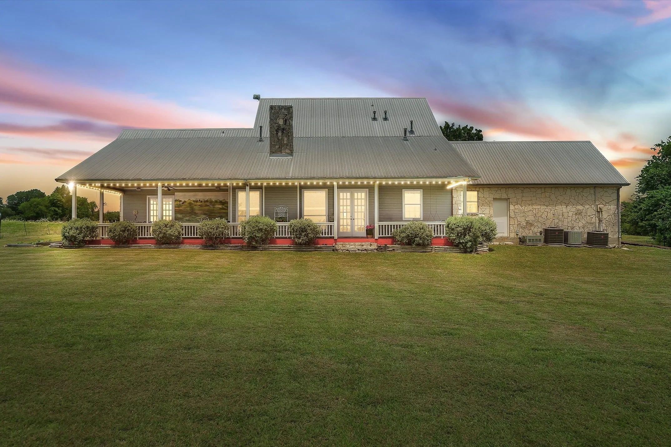 Single Family Residence For Sale in Rockwall County , 707 Cullins Road, Rockwall, Texas 75032, 4 Bedrooms, 3 Bathrooms, 2 Garage spaces, 3,583 Sqft, built in 1990, Preowned, Price $1,550,000, mls#21199208, Real Estate Agent in Rockwall, Homes For Sale in Rockwall county, Homes For Sale in Rockwall, Realtor in Rockwall Texas, Real Estate Brokerage Independent Realty Texas, Luminita Cordes Realtor