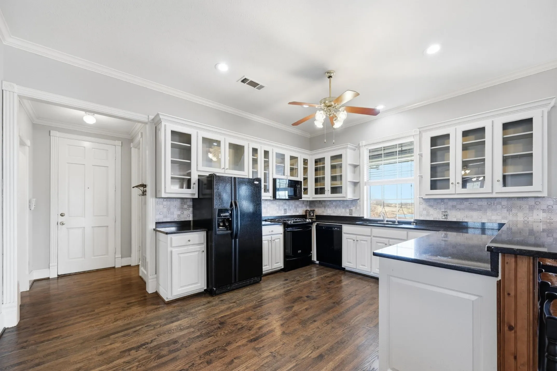 Single Family Residence For Sale in Rockwall County , 707 Cullins Road, Rockwall, Texas 75032, 4 Bedrooms, 3 Bathrooms, 2 Garage spaces, 3,583 Sqft, built in 1990, Preowned, Price $1,550,000, mls#21199208, Real Estate Agent in Rockwall, Homes For Sale in Rockwall county, Homes For Sale in Rockwall, Realtor in Rockwall Texas, Real Estate Brokerage Independent Realty Texas, Luminita Cordes Realtor