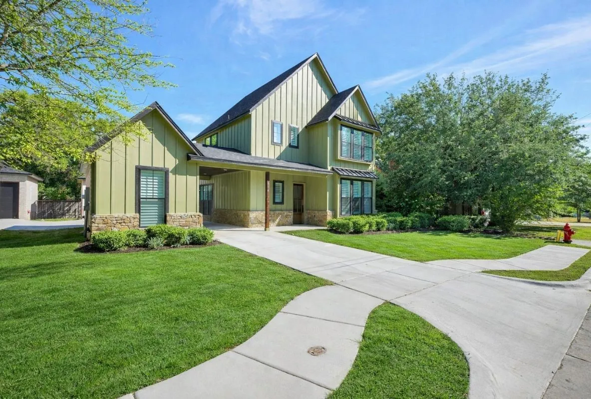 Single Family Residence For Sale in Parker County , 514 W Spring Street, Weatherford, Texas 76086, 3 Bedrooms, 3 Bathrooms, 3 Garage spaces, 3,254 Sqft, built in 2022, Price $679,000, mls#21202771, Real Estate Agent in Weatherford, Homes For Sale in Parker county, Homes For Sale in Weatherford, Realtor in Weatherford Texas, Real Estate Brokerage Independent Realty Texas, Luminita Cordes Realtor