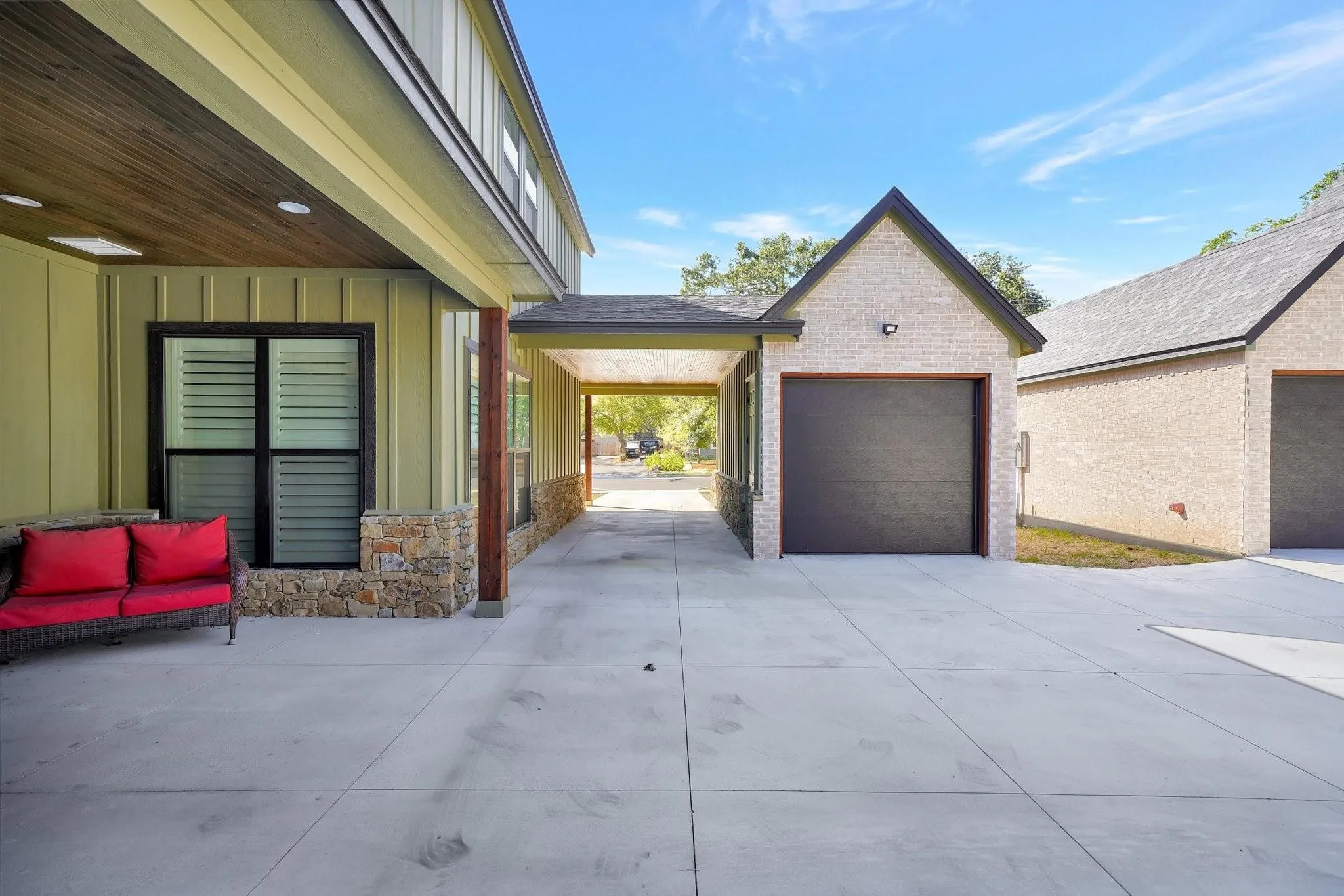 Single Family Residence For Sale in Parker County , 514 W Spring Street, Weatherford, Texas 76086, 3 Bedrooms, 3 Bathrooms, 3 Garage spaces, 3,254 Sqft, built in 2022, Price $679,000, mls#21202771, Real Estate Agent in Weatherford, Homes For Sale in Parker county, Homes For Sale in Weatherford, Realtor in Weatherford Texas, Real Estate Brokerage Independent Realty Texas, Luminita Cordes Realtor
