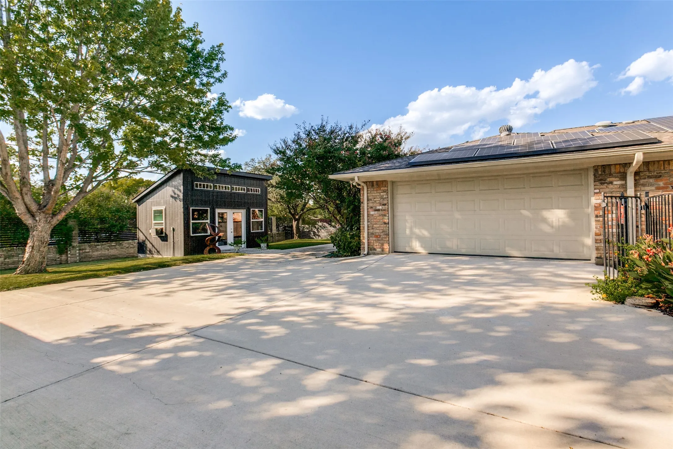Single Family Residence For Sale in Dallas County , 3708 Jubilee Trail, Dallas, Texas 75229, 4 Bedroom, 4 Bathroom, 2 Garage spaces, 2,982 Sqft, built in 1972, Preowned, mls#21201706, Real Estate Agent in Dallas, Homes For Sale in Dallas county, Homes For Sale in Dallas, Realtor in Dallas Texas, Real Estate Brokerage Independent Realty Texas, Luminita Cordes Realtor