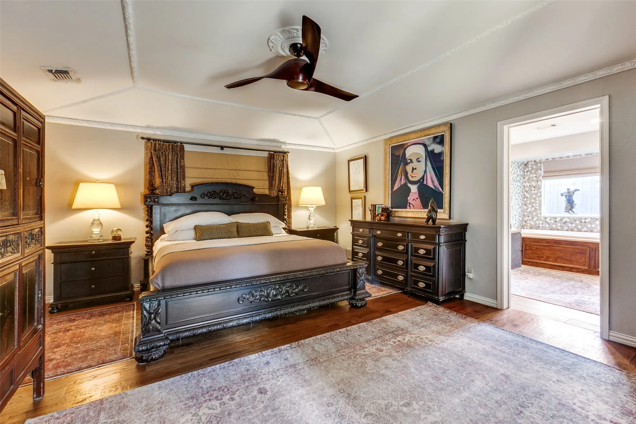Single Family Residence For Sale in Dallas County , 3708 Jubilee Trail, Dallas, Texas 75229, 4 Bedroom, 4 Bathroom, 2 Garage spaces, 2,982 Sqft, built in 1972, Preowned, mls#21201706, Real Estate Agent in Dallas, Homes For Sale in Dallas county, Homes For Sale in Dallas, Realtor in Dallas Texas, Real Estate Brokerage Independent Realty Texas, Luminita Cordes Realtor
