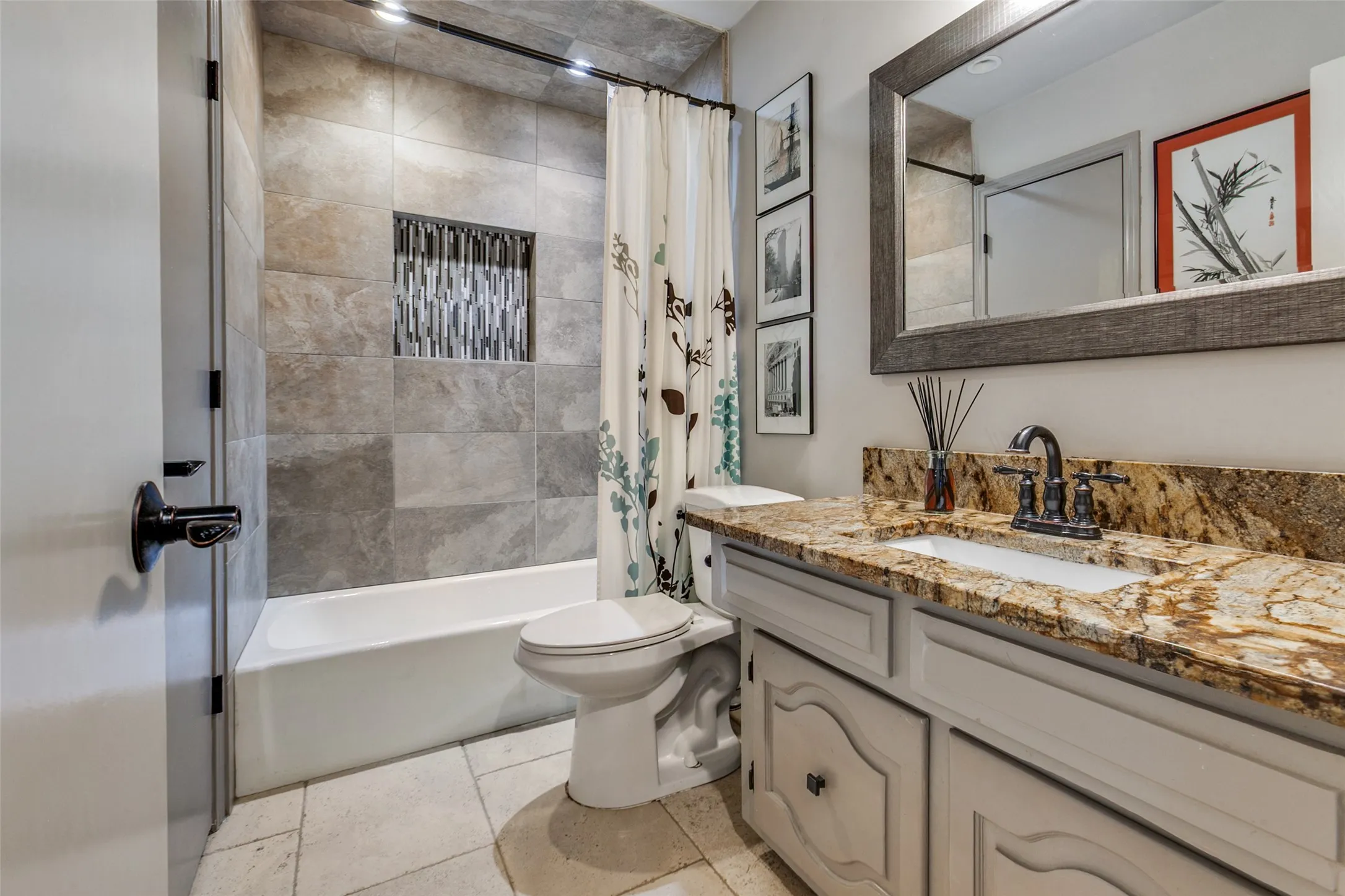 Single Family Residence For Sale in Dallas County , 3708 Jubilee Trail, Dallas, Texas 75229, 4 Bedroom, 4 Bathroom, 2 Garage spaces, 2,982 Sqft, built in 1972, Preowned, mls#21201706, Real Estate Agent in Dallas, Homes For Sale in Dallas county, Homes For Sale in Dallas, Realtor in Dallas Texas, Real Estate Brokerage Independent Realty Texas, Luminita Cordes Realtor