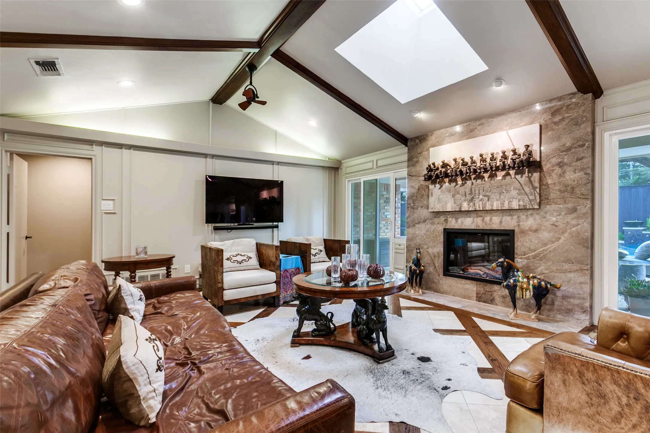 Single Family Residence For Sale in Dallas County , 3708 Jubilee Trail, Dallas, Texas 75229, 4 Bedroom, 4 Bathroom, 2 Garage spaces, 2,982 Sqft, built in 1972, Preowned, mls#21201706, Real Estate Agent in Dallas, Homes For Sale in Dallas county, Homes For Sale in Dallas, Realtor in Dallas Texas, Real Estate Brokerage Independent Realty Texas, Luminita Cordes Realtor