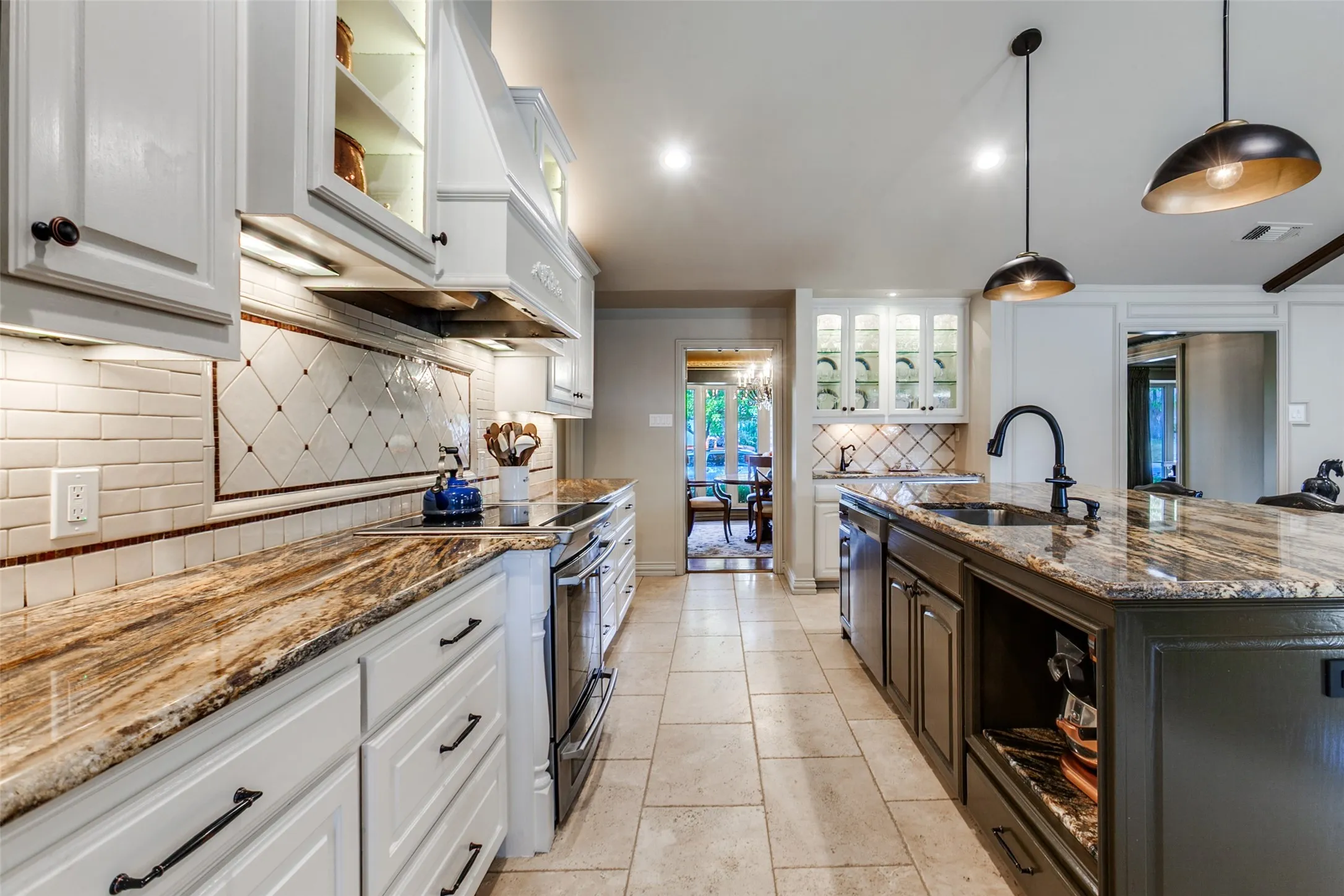 Single Family Residence For Sale in Dallas County , 3708 Jubilee Trail, Dallas, Texas 75229, 4 Bedroom, 4 Bathroom, 2 Garage spaces, 2,982 Sqft, built in 1972, Preowned, mls#21201706, Real Estate Agent in Dallas, Homes For Sale in Dallas county, Homes For Sale in Dallas, Realtor in Dallas Texas, Real Estate Brokerage Independent Realty Texas, Luminita Cordes Realtor