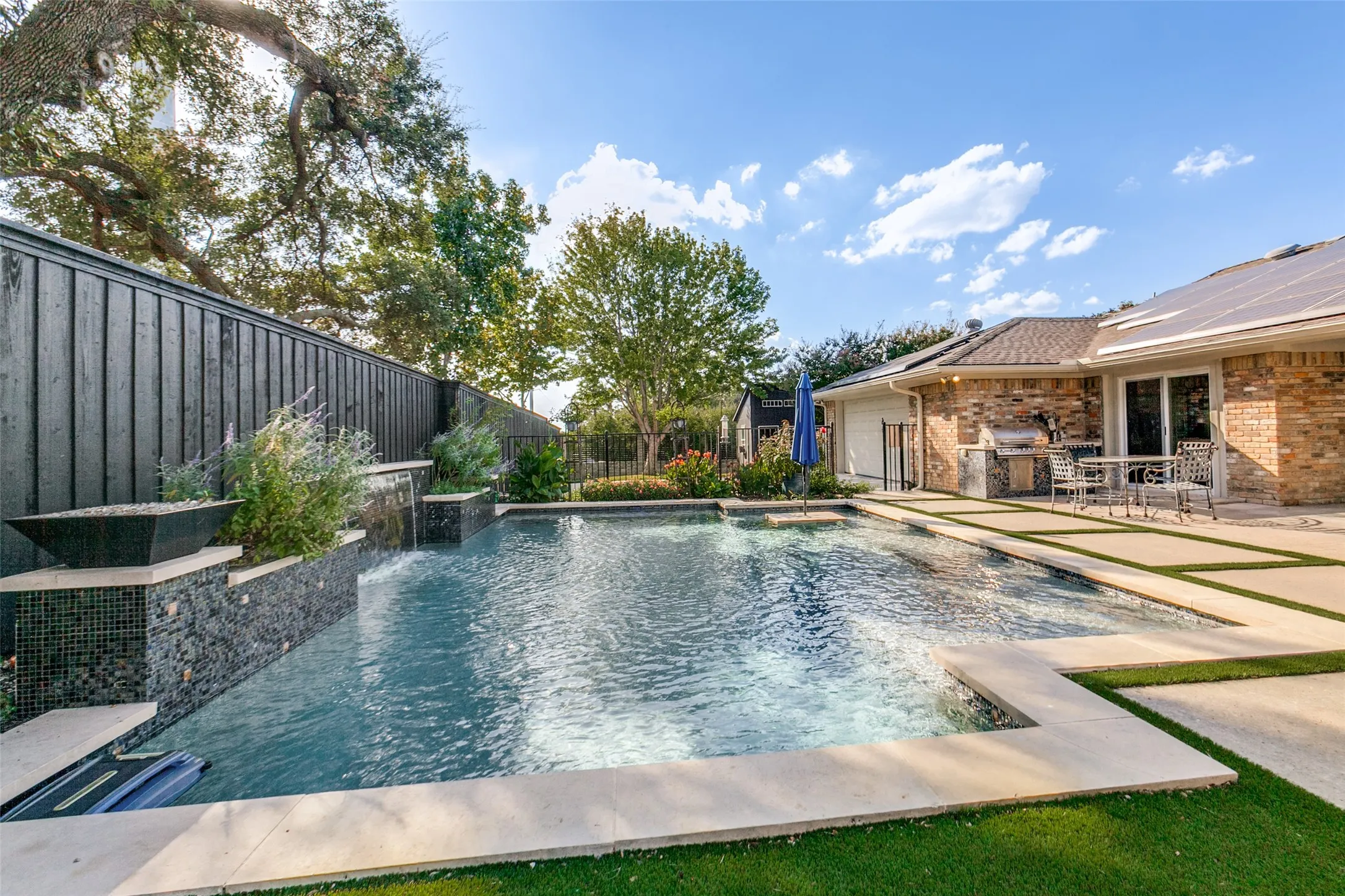 Single Family Residence For Sale in Dallas County , 3708 Jubilee Trail, Dallas, Texas 75229, 4 Bedroom, 4 Bathroom, 2 Garage spaces, 2,982 Sqft, built in 1972, Preowned, mls#21201706, Real Estate Agent in Dallas, Homes For Sale in Dallas county, Homes For Sale in Dallas, Realtor in Dallas Texas, Real Estate Brokerage Independent Realty Texas, Luminita Cordes Realtor