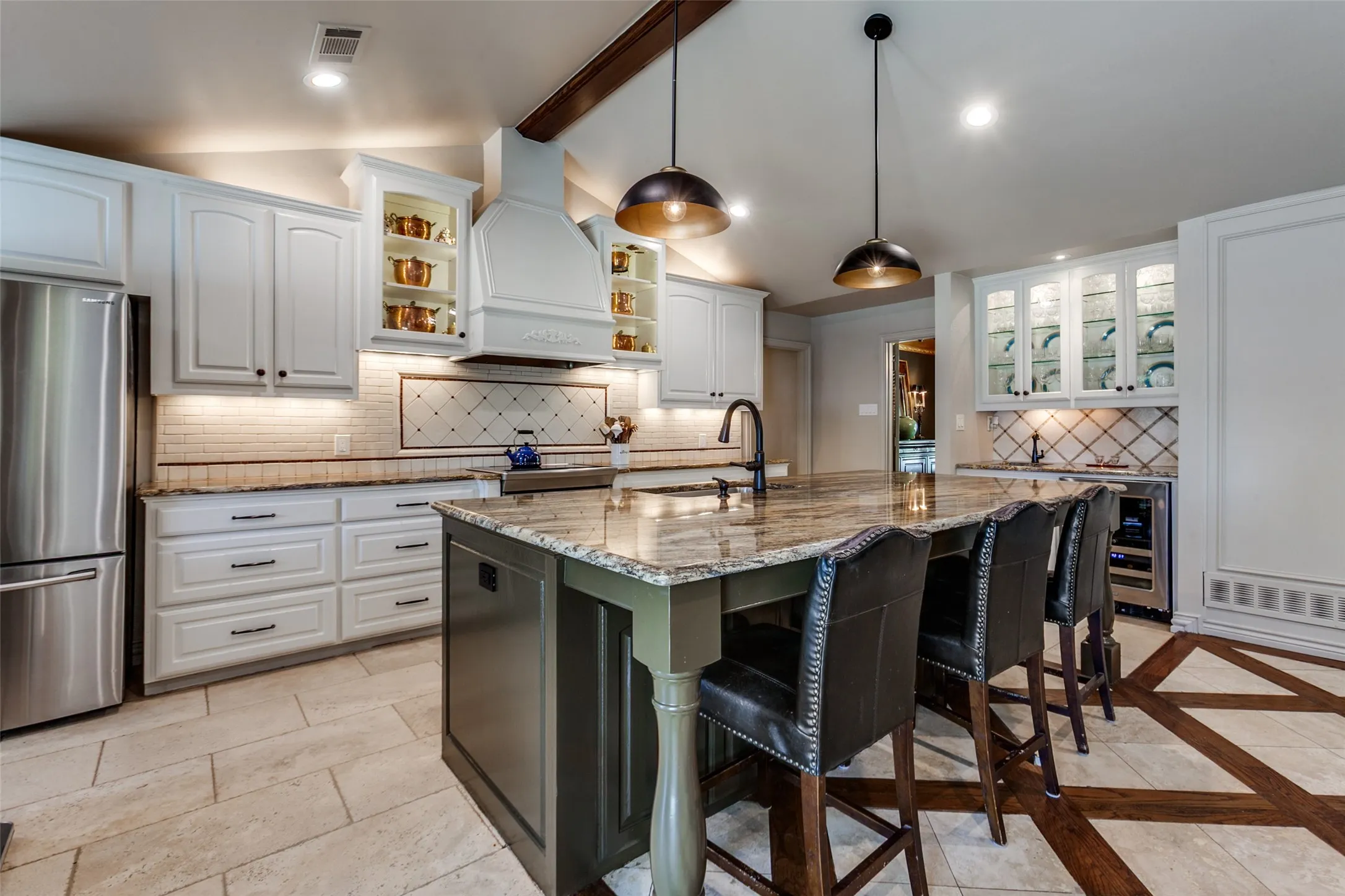 Single Family Residence For Sale in Dallas County , 3708 Jubilee Trail, Dallas, Texas 75229, 4 Bedroom, 4 Bathroom, 2 Garage spaces, 2,982 Sqft, built in 1972, Preowned, mls#21201706, Real Estate Agent in Dallas, Homes For Sale in Dallas county, Homes For Sale in Dallas, Realtor in Dallas Texas, Real Estate Brokerage Independent Realty Texas, Luminita Cordes Realtor