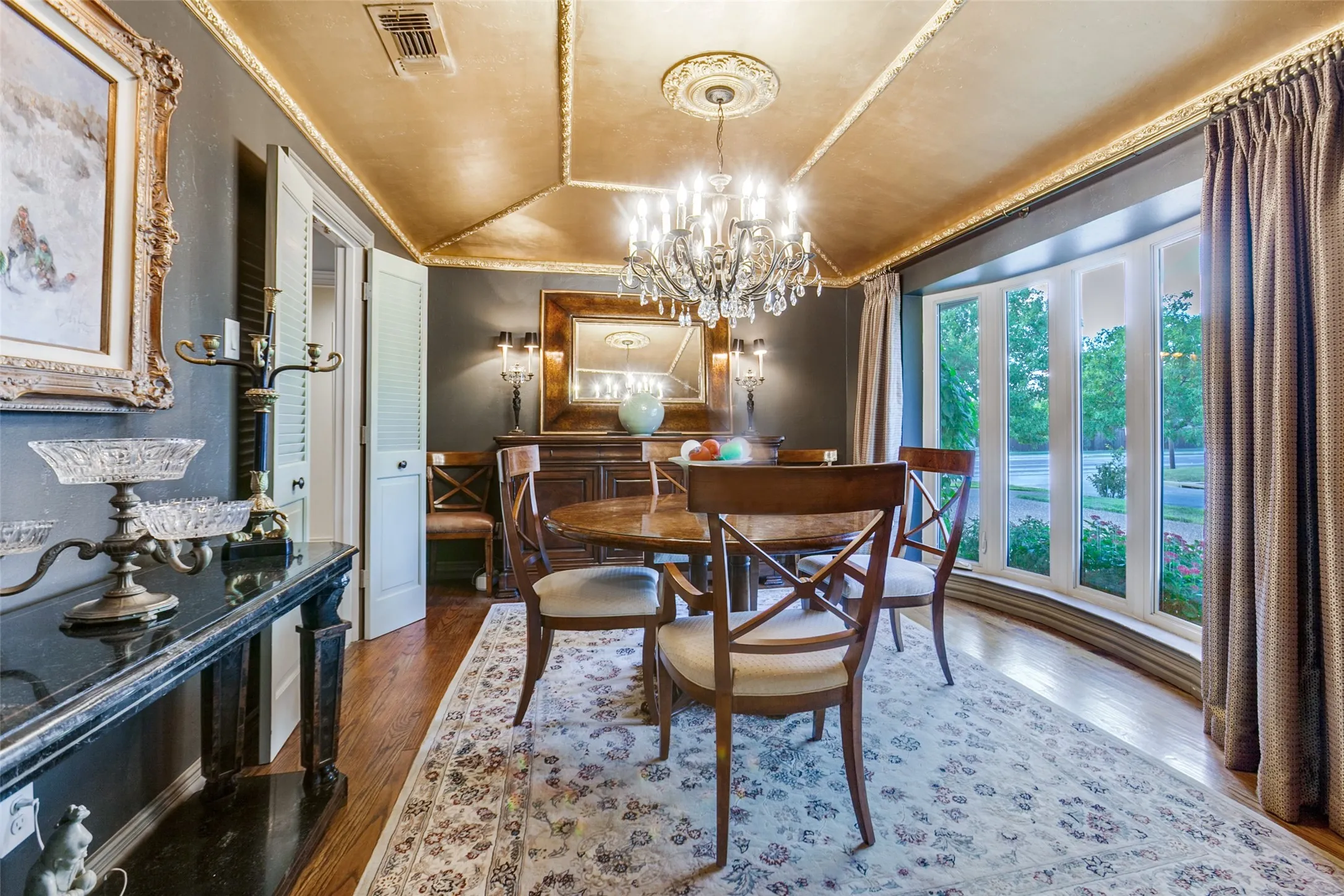 Single Family Residence For Sale in Dallas County , 3708 Jubilee Trail, Dallas, Texas 75229, 4 Bedroom, 4 Bathroom, 2 Garage spaces, 2,982 Sqft, built in 1972, Preowned, mls#21201706, Real Estate Agent in Dallas, Homes For Sale in Dallas county, Homes For Sale in Dallas, Realtor in Dallas Texas, Real Estate Brokerage Independent Realty Texas, Luminita Cordes Realtor
