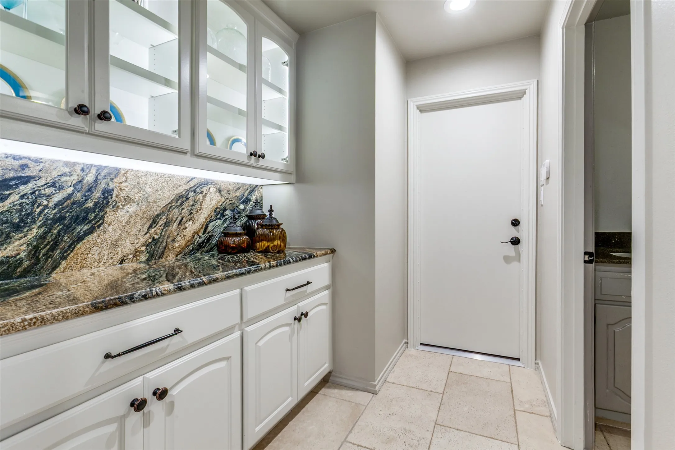 Single Family Residence For Sale in Dallas County , 3708 Jubilee Trail, Dallas, Texas 75229, 4 Bedroom, 4 Bathroom, 2 Garage spaces, 2,982 Sqft, built in 1972, Preowned, mls#21201706, Real Estate Agent in Dallas, Homes For Sale in Dallas county, Homes For Sale in Dallas, Realtor in Dallas Texas, Real Estate Brokerage Independent Realty Texas, Luminita Cordes Realtor