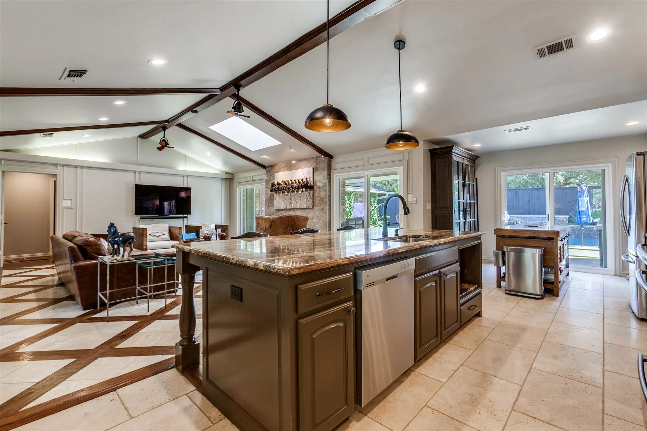 Single Family Residence For Sale in Dallas County , 3708 Jubilee Trail, Dallas, Texas 75229, 4 Bedroom, 4 Bathroom, 2 Garage spaces, 2,982 Sqft, built in 1972, Preowned, mls#21201706, Real Estate Agent in Dallas, Homes For Sale in Dallas county, Homes For Sale in Dallas, Realtor in Dallas Texas, Real Estate Brokerage Independent Realty Texas, Luminita Cordes Realtor