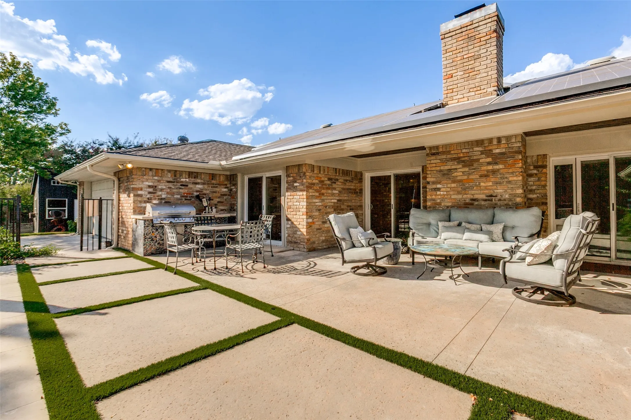 Single Family Residence For Sale in Dallas County , 3708 Jubilee Trail, Dallas, Texas 75229, 4 Bedroom, 4 Bathroom, 2 Garage spaces, 2,982 Sqft, built in 1972, Preowned, mls#21201706, Real Estate Agent in Dallas, Homes For Sale in Dallas county, Homes For Sale in Dallas, Realtor in Dallas Texas, Real Estate Brokerage Independent Realty Texas, Luminita Cordes Realtor