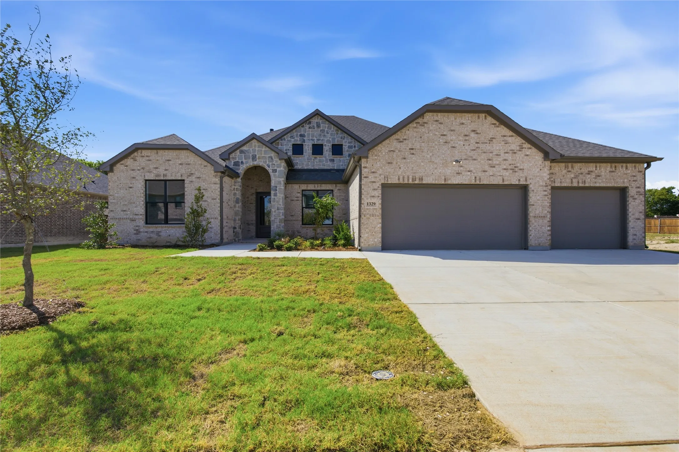 Single Family Residence For Sale in Grayson County , 1329 Benjamin Trail, Van Alstyne, Texas 75495, 5 Bedroom, 3 Bathroom, 3 Garage spaces, 2,999 Sqft, built in 2026, New Construction - Incomplete, mls#21201054, Real Estate Agent in Van Alstyne, Homes For Sale in Grayson county, Homes For Sale in Van Alstyne, Realtor in Van Alstyne Texas, Real Estate Brokerage Independent Realty Texas, Luminita Cordes Realtor