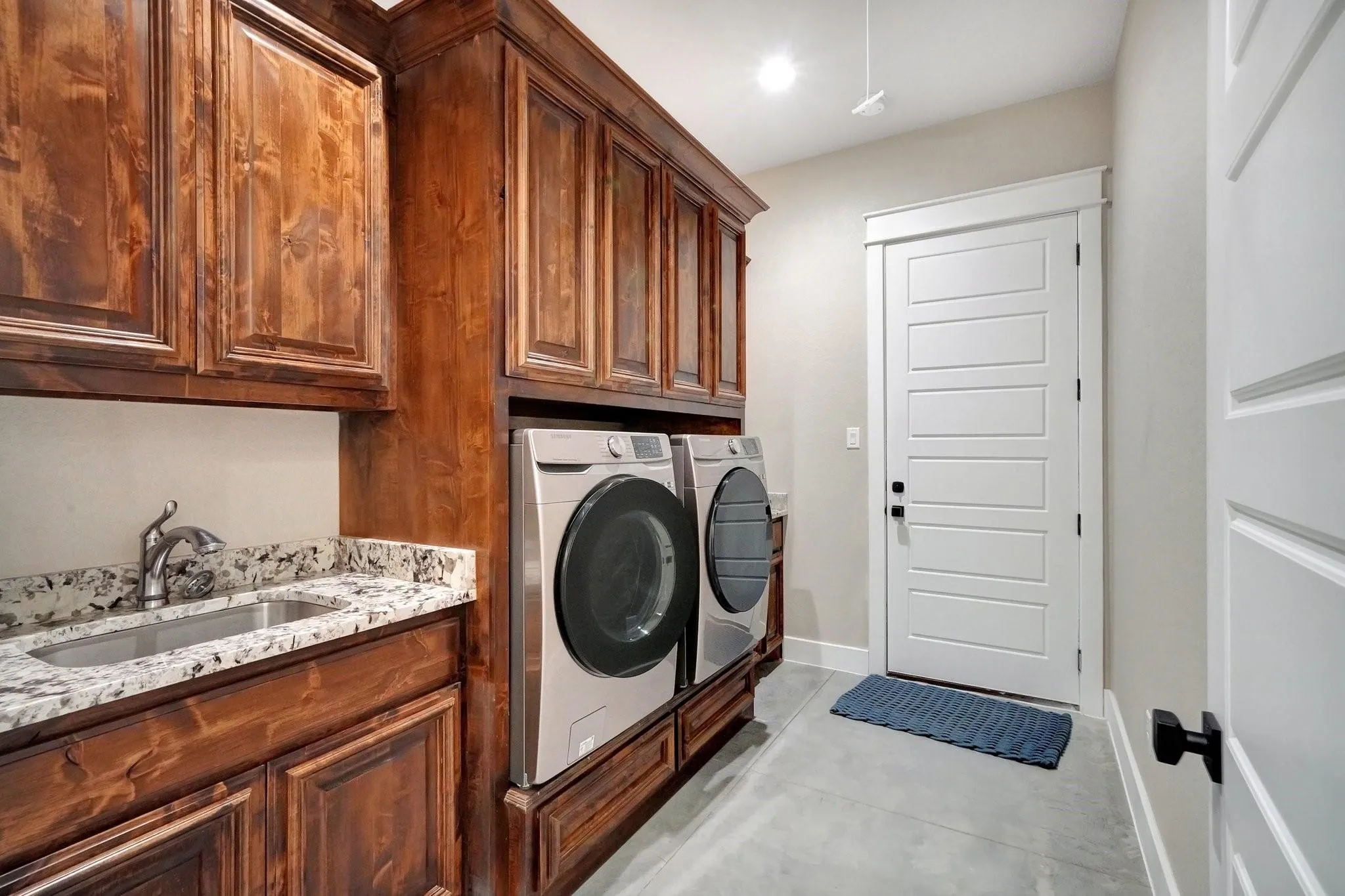 Single Family Residence For Sale in Parker County , 516 W Spring Street, Weatherford, Texas 76086, 3 Bedrooms, 3 Bathrooms, 3 Garage spaces, 3,254 Sqft, built in 2022, Price $679,000, mls#21202785, Real Estate Agent in Weatherford, Homes For Sale in Parker county, Homes For Sale in Weatherford, Realtor in Weatherford Texas, Real Estate Brokerage Independent Realty Texas, Luminita Cordes Realtor