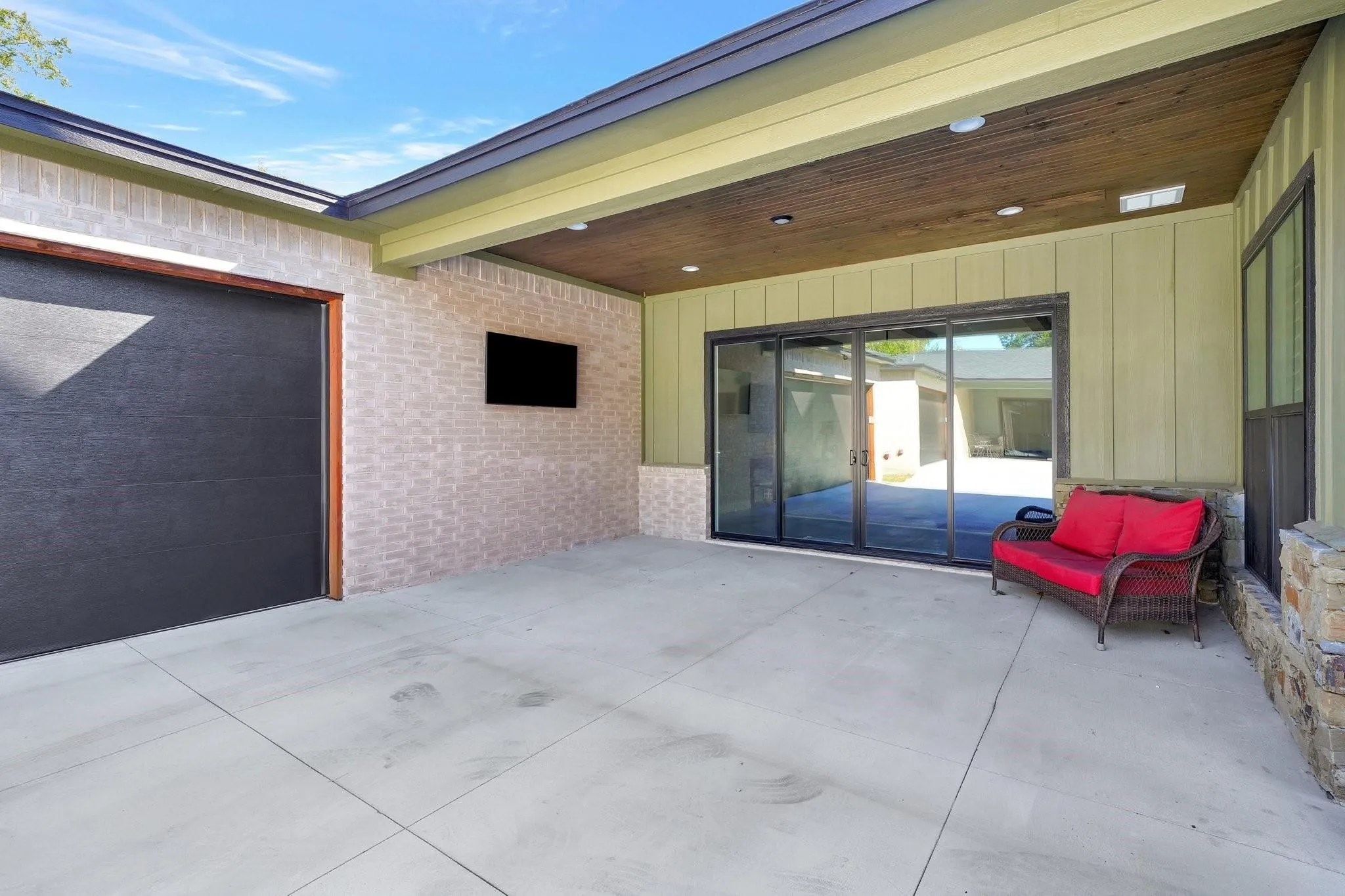 Single Family Residence For Sale in Parker County , 516 W Spring Street, Weatherford, Texas 76086, 3 Bedrooms, 3 Bathrooms, 3 Garage spaces, 3,254 Sqft, built in 2022, Price $679,000, mls#21202785, Real Estate Agent in Weatherford, Homes For Sale in Parker county, Homes For Sale in Weatherford, Realtor in Weatherford Texas, Real Estate Brokerage Independent Realty Texas, Luminita Cordes Realtor
