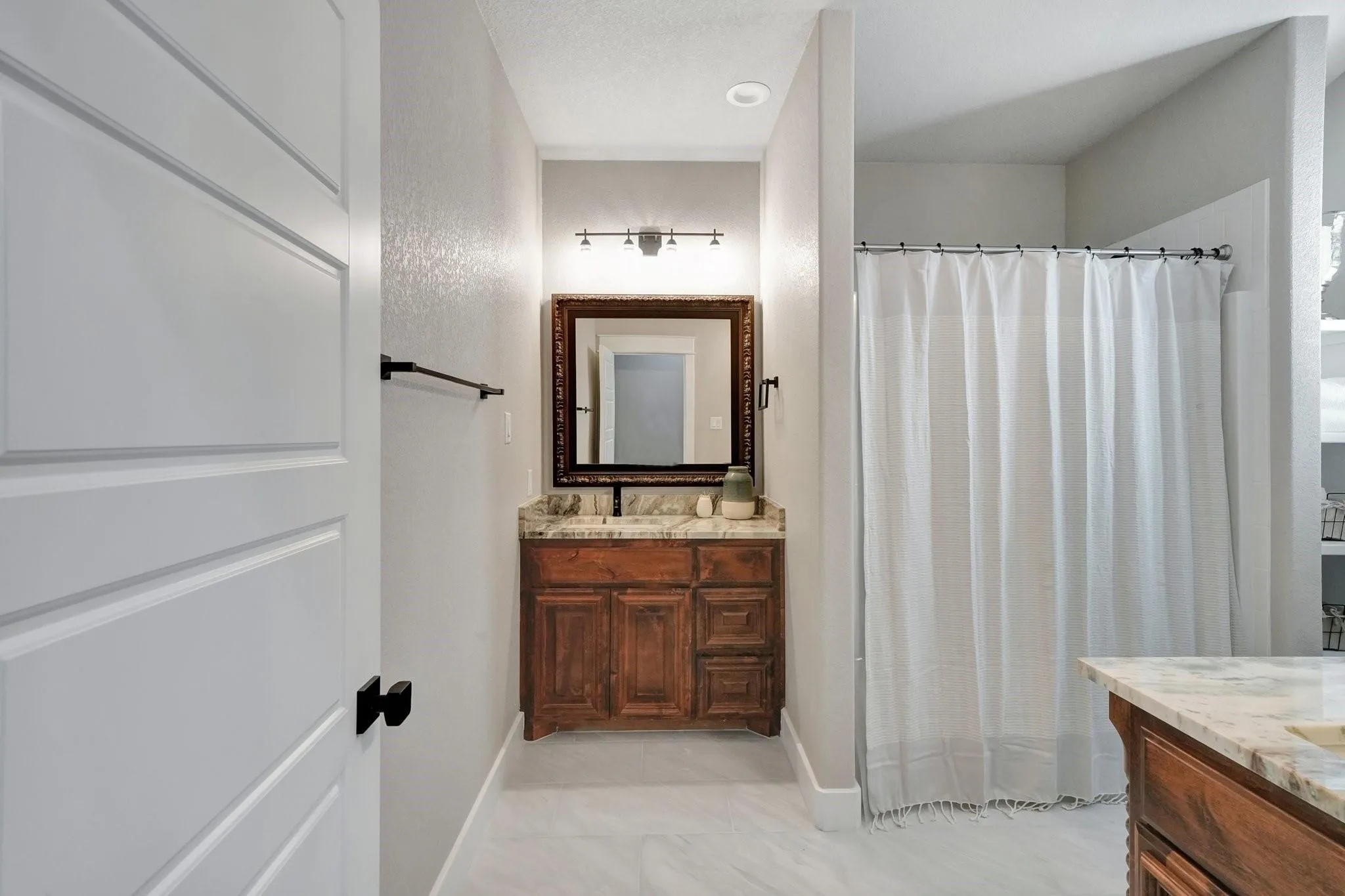 Single Family Residence For Sale in Parker County , 516 W Spring Street, Weatherford, Texas 76086, 3 Bedrooms, 3 Bathrooms, 3 Garage spaces, 3,254 Sqft, built in 2022, Price $679,000, mls#21202785, Real Estate Agent in Weatherford, Homes For Sale in Parker county, Homes For Sale in Weatherford, Realtor in Weatherford Texas, Real Estate Brokerage Independent Realty Texas, Luminita Cordes Realtor