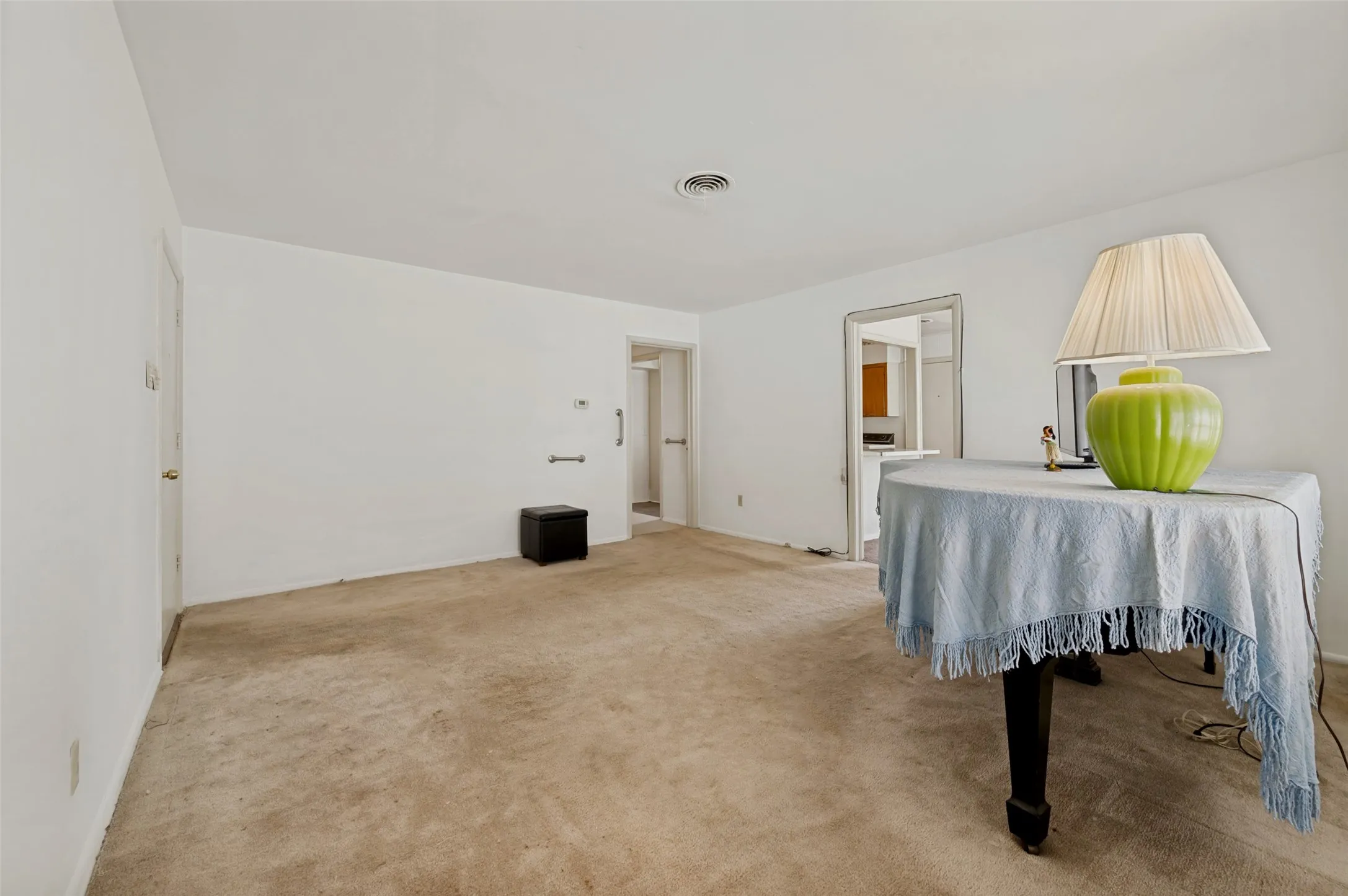 Single Family Residence For Sale in Dallas County , 4123 Huckleberry Circle, Dallas, Texas 75216, 3 Bedroom, 2 Bathroom, 2 Garage spaces, 1,846 Sqft, built in 1955, mls#21202818, Real Estate Agent in Dallas, Homes For Sale in Dallas county, Homes For Sale in Dallas, Realtor in Dallas Texas, Real Estate Brokerage Independent Realty Texas, Luminita Cordes Realtor