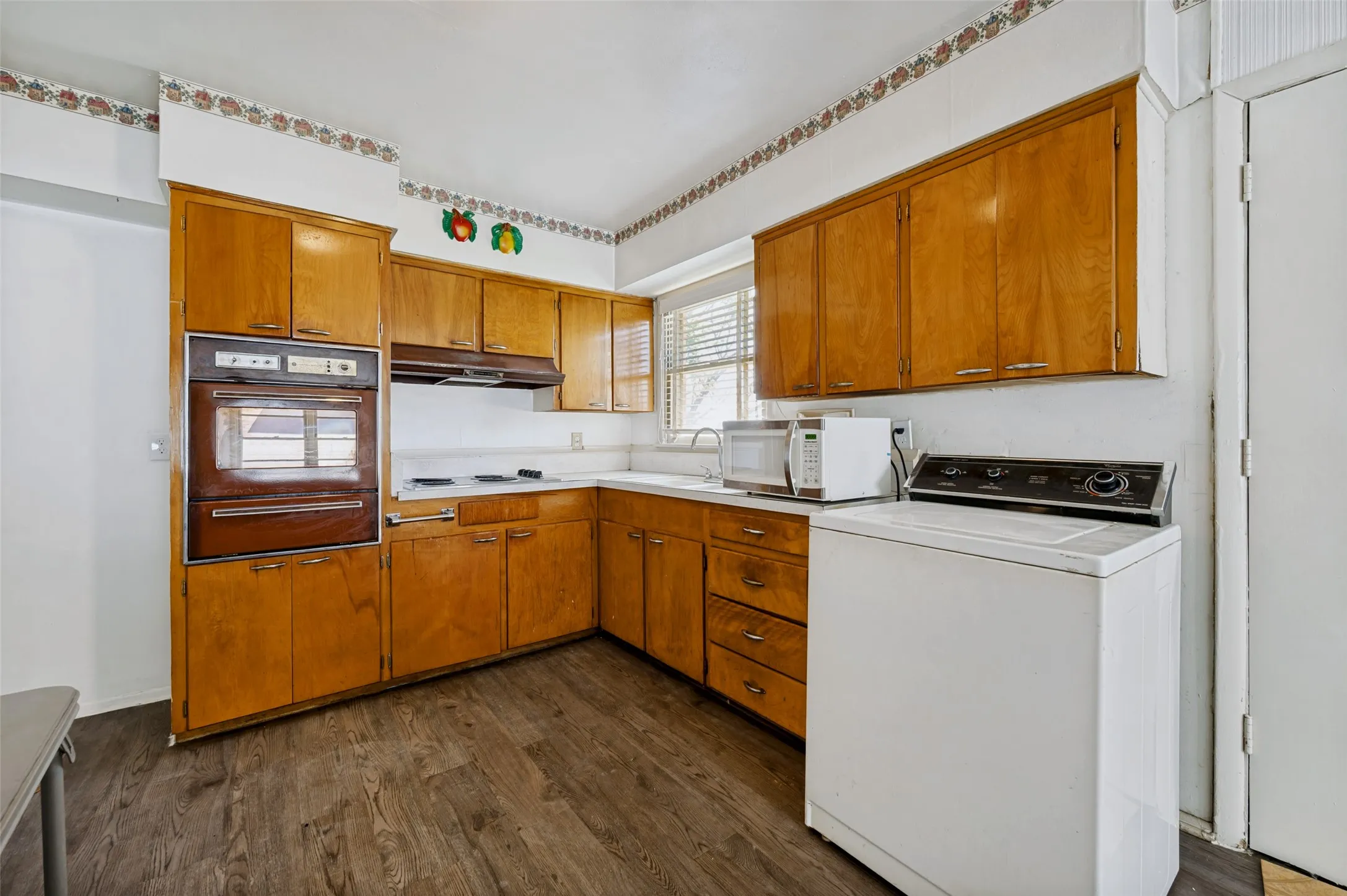 Single Family Residence For Sale in Dallas County , 4123 Huckleberry Circle, Dallas, Texas 75216, 3 Bedroom, 2 Bathroom, 2 Garage spaces, 1,846 Sqft, built in 1955, mls#21202818, Real Estate Agent in Dallas, Homes For Sale in Dallas county, Homes For Sale in Dallas, Realtor in Dallas Texas, Real Estate Brokerage Independent Realty Texas, Luminita Cordes Realtor