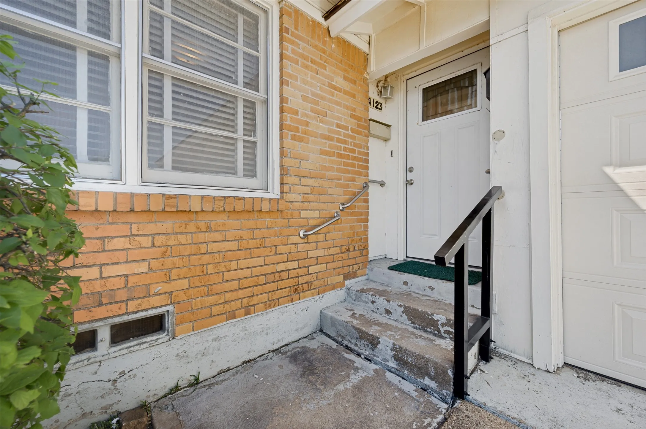 Single Family Residence For Sale in Dallas County , 4123 Huckleberry Circle, Dallas, Texas 75216, 3 Bedroom, 2 Bathroom, 2 Garage spaces, 1,846 Sqft, built in 1955, mls#21202818, Real Estate Agent in Dallas, Homes For Sale in Dallas county, Homes For Sale in Dallas, Realtor in Dallas Texas, Real Estate Brokerage Independent Realty Texas, Luminita Cordes Realtor