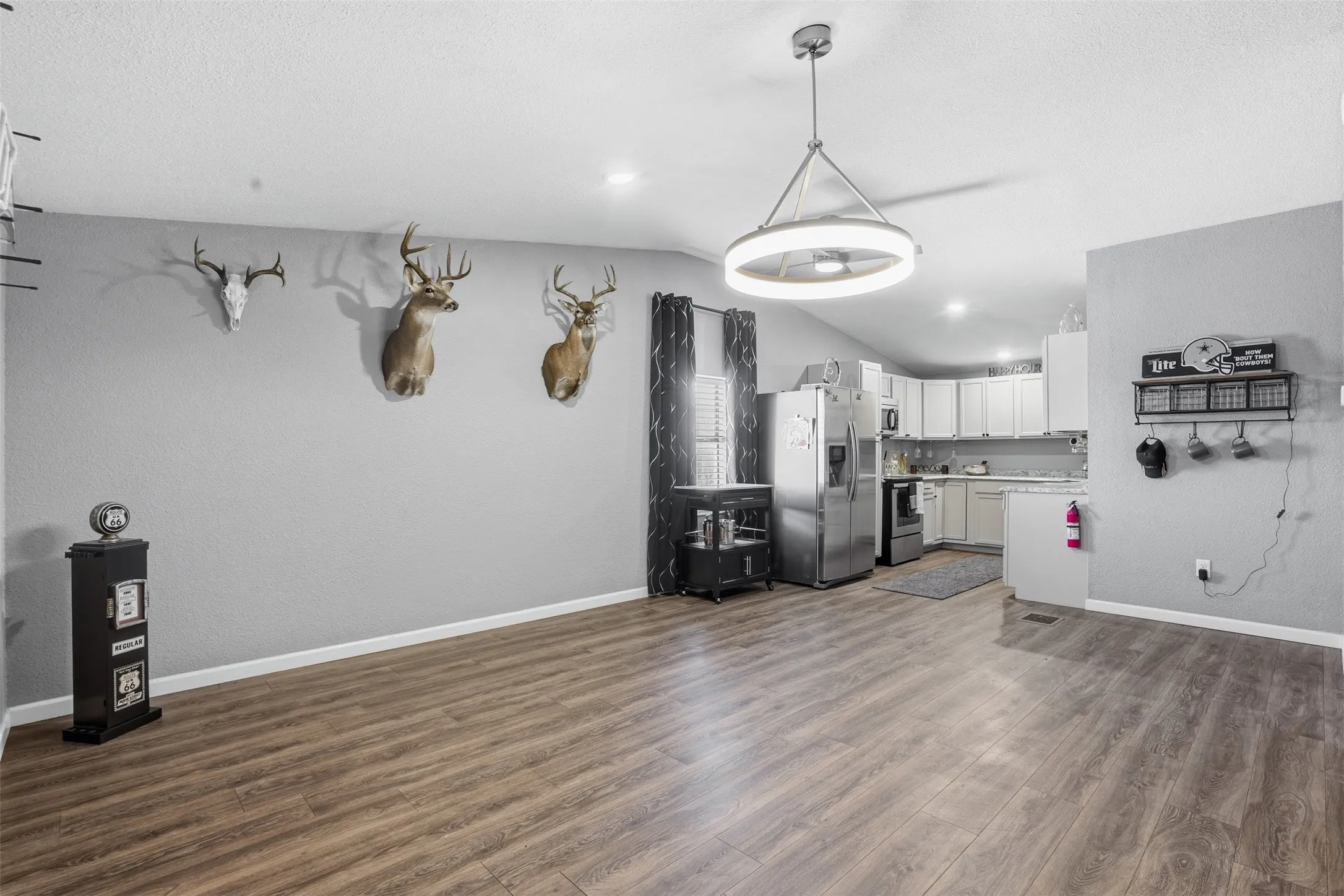 Industrial For Sale in Hood County , 2550 W US Highway 377, Granbury, Texas 76048, 0, 0, Garage spaces, 7,400 Sqft, built in 2001, Preowned, mls#21202764, Real Estate Agent in Granbury, Homes For Sale in Hood county, Homes For Sale in Granbury, Realtor in Granbury Texas, Real Estate Brokerage Independent Realty Texas, Luminita Cordes Realtor