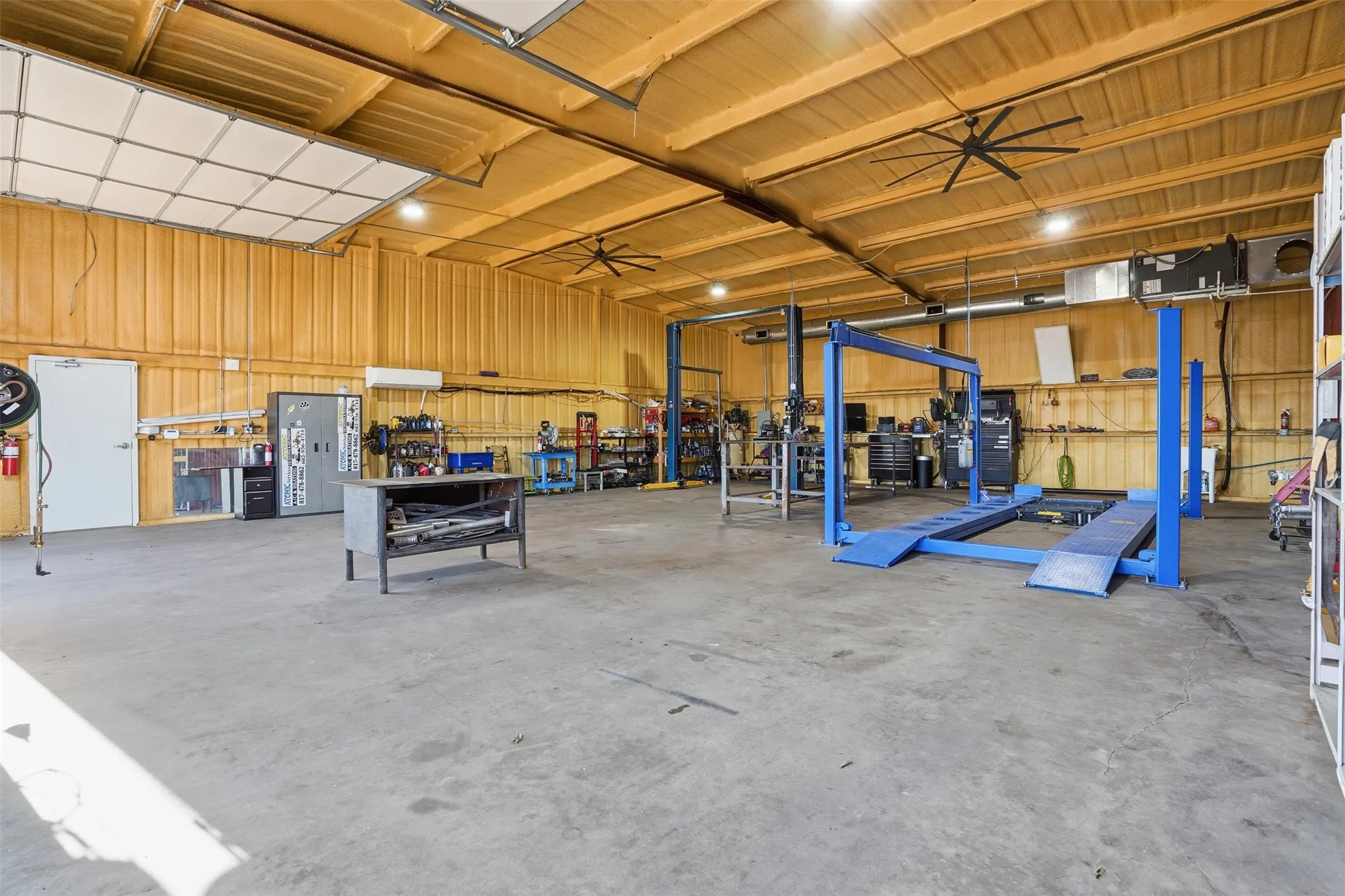 Industrial For Sale in Hood County , 2550 W US Highway 377, Granbury, Texas 76048, 0, 0, Garage spaces, 7,400 Sqft, built in 2001, Preowned, mls#21202764, Real Estate Agent in Granbury, Homes For Sale in Hood county, Homes For Sale in Granbury, Realtor in Granbury Texas, Real Estate Brokerage Independent Realty Texas, Luminita Cordes Realtor