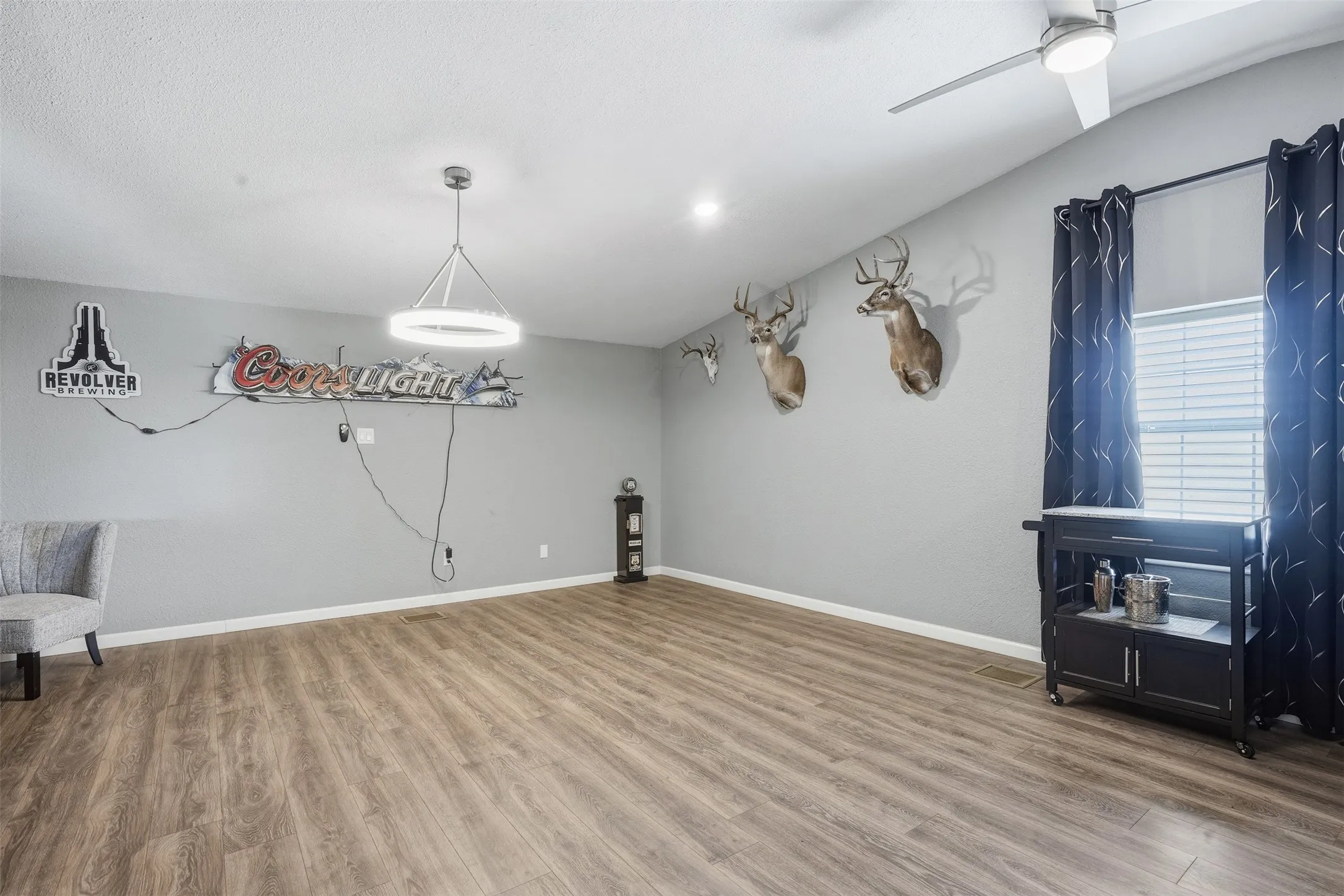 Industrial For Sale in Hood County , 2550 W US Highway 377, Granbury, Texas 76048, 0, 0, Garage spaces, 7,400 Sqft, built in 2001, Preowned, mls#21202764, Real Estate Agent in Granbury, Homes For Sale in Hood county, Homes For Sale in Granbury, Realtor in Granbury Texas, Real Estate Brokerage Independent Realty Texas, Luminita Cordes Realtor
