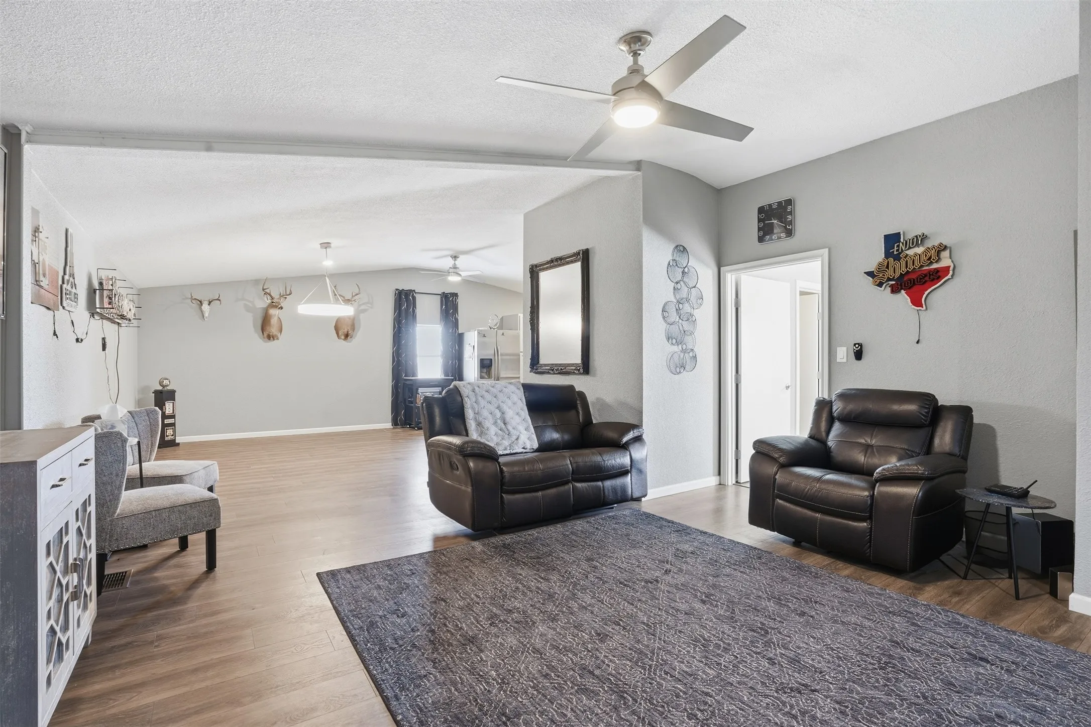 Industrial For Sale in Hood County , 2550 W US Highway 377, Granbury, Texas 76048, 0, 0, Garage spaces, 7,400 Sqft, built in 2001, Preowned, mls#21202764, Real Estate Agent in Granbury, Homes For Sale in Hood county, Homes For Sale in Granbury, Realtor in Granbury Texas, Real Estate Brokerage Independent Realty Texas, Luminita Cordes Realtor