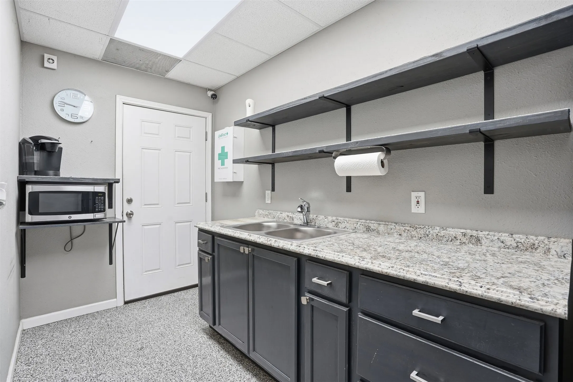 Industrial For Sale in Hood County , 2550 W US Highway 377, Granbury, Texas 76048, 0, 0, Garage spaces, 7,400 Sqft, built in 2001, Preowned, mls#21202764, Real Estate Agent in Granbury, Homes For Sale in Hood county, Homes For Sale in Granbury, Realtor in Granbury Texas, Real Estate Brokerage Independent Realty Texas, Luminita Cordes Realtor