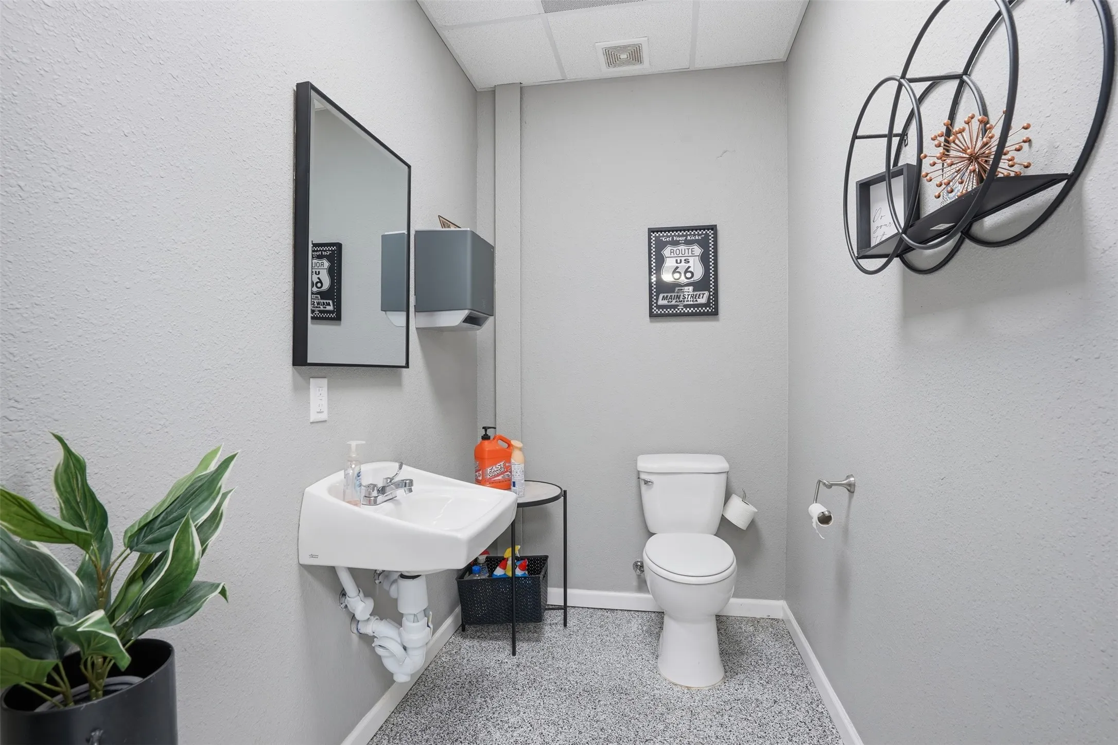 Industrial For Sale in Hood County , 2550 W US Highway 377, Granbury, Texas 76048, 0, 0, Garage spaces, 7,400 Sqft, built in 2001, Preowned, mls#21202764, Real Estate Agent in Granbury, Homes For Sale in Hood county, Homes For Sale in Granbury, Realtor in Granbury Texas, Real Estate Brokerage Independent Realty Texas, Luminita Cordes Realtor