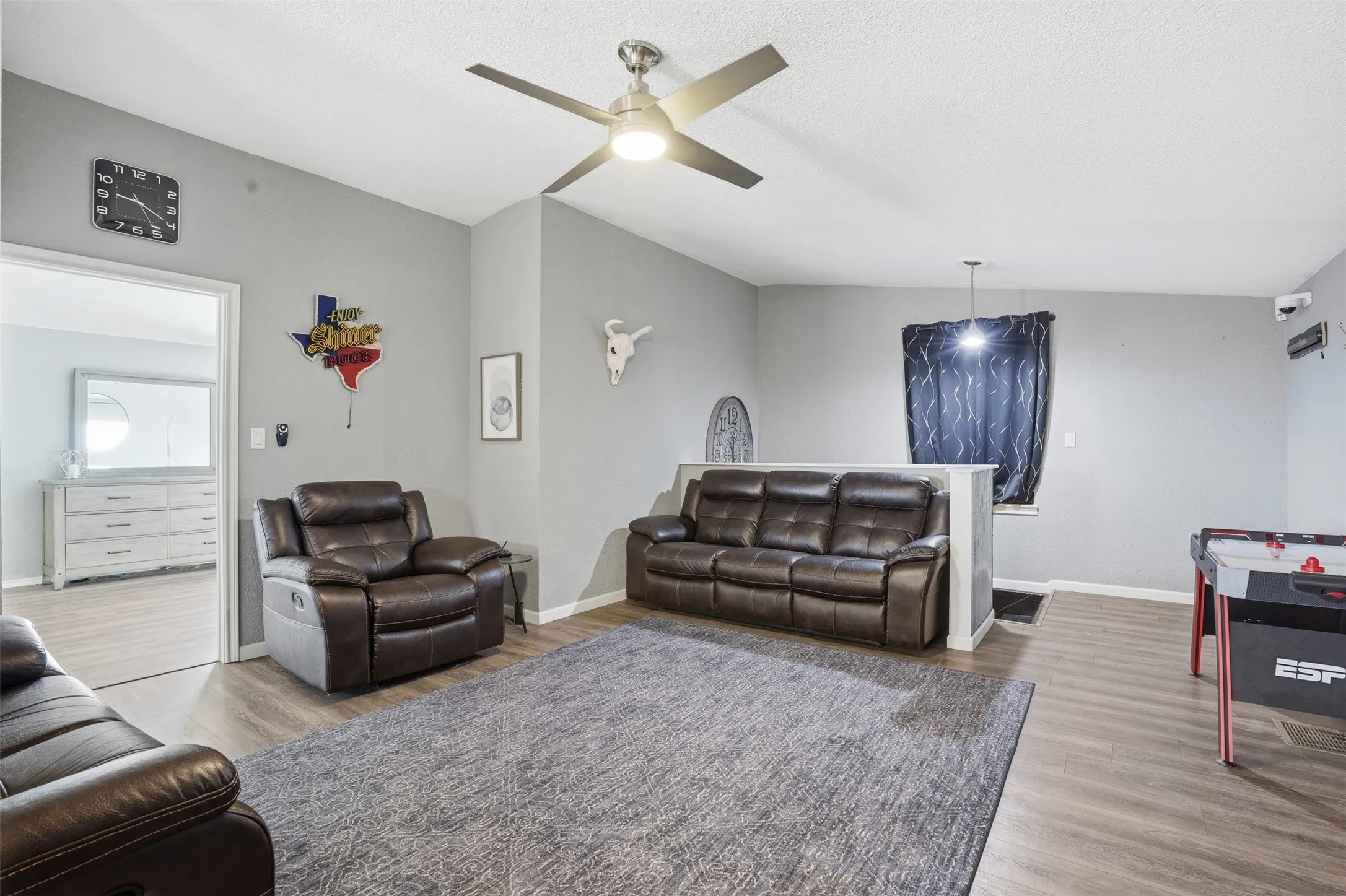 Industrial For Sale in Hood County , 2550 W US Highway 377, Granbury, Texas 76048, 0, 0, Garage spaces, 7,400 Sqft, built in 2001, Preowned, mls#21202764, Real Estate Agent in Granbury, Homes For Sale in Hood county, Homes For Sale in Granbury, Realtor in Granbury Texas, Real Estate Brokerage Independent Realty Texas, Luminita Cordes Realtor