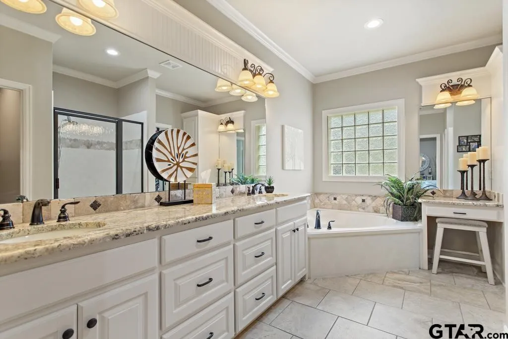 Single Family Residence For Sale in Smith County , 19551 Sandhill Lane, Flint, Texas 75762, 5 Bedroom, 3 Bathroom, 2 Garage spaces, 2,733 Sqft, built in 2013, mls#21202908, Real Estate Agent in Flint, Homes For Sale in Smith county, Homes For Sale in Flint, Realtor in Flint Texas, Real Estate Brokerage Independent Realty Texas, Luminita Cordes Realtor