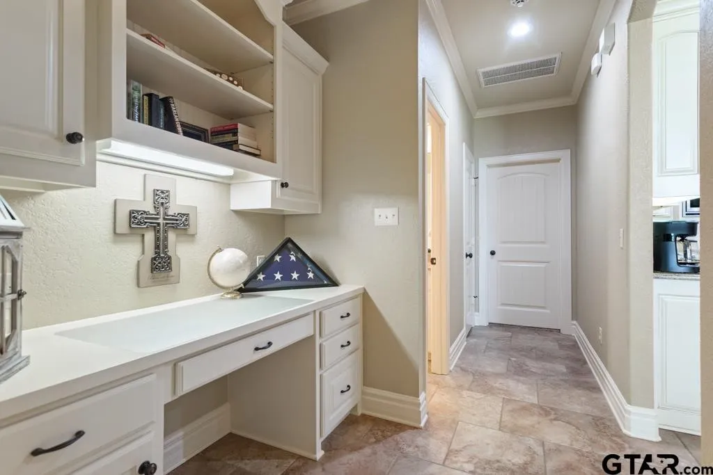 Single Family Residence For Sale in Smith County , 19551 Sandhill Lane, Flint, Texas 75762, 5 Bedroom, 3 Bathroom, 2 Garage spaces, 2,733 Sqft, built in 2013, mls#21202908, Real Estate Agent in Flint, Homes For Sale in Smith county, Homes For Sale in Flint, Realtor in Flint Texas, Real Estate Brokerage Independent Realty Texas, Luminita Cordes Realtor